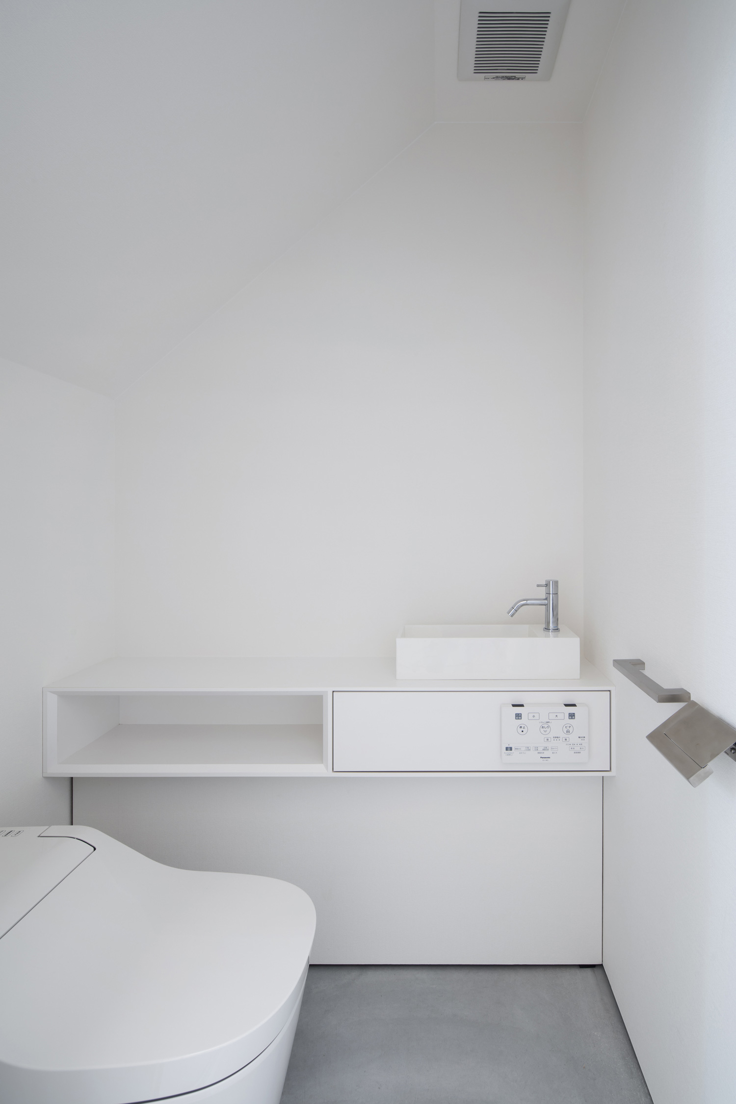 注文住宅・デザイン住宅建築実例_トイレ 注文住宅・デザイン住宅建築実例_『CASE548 HOUSE.LIGHT』_トイレ