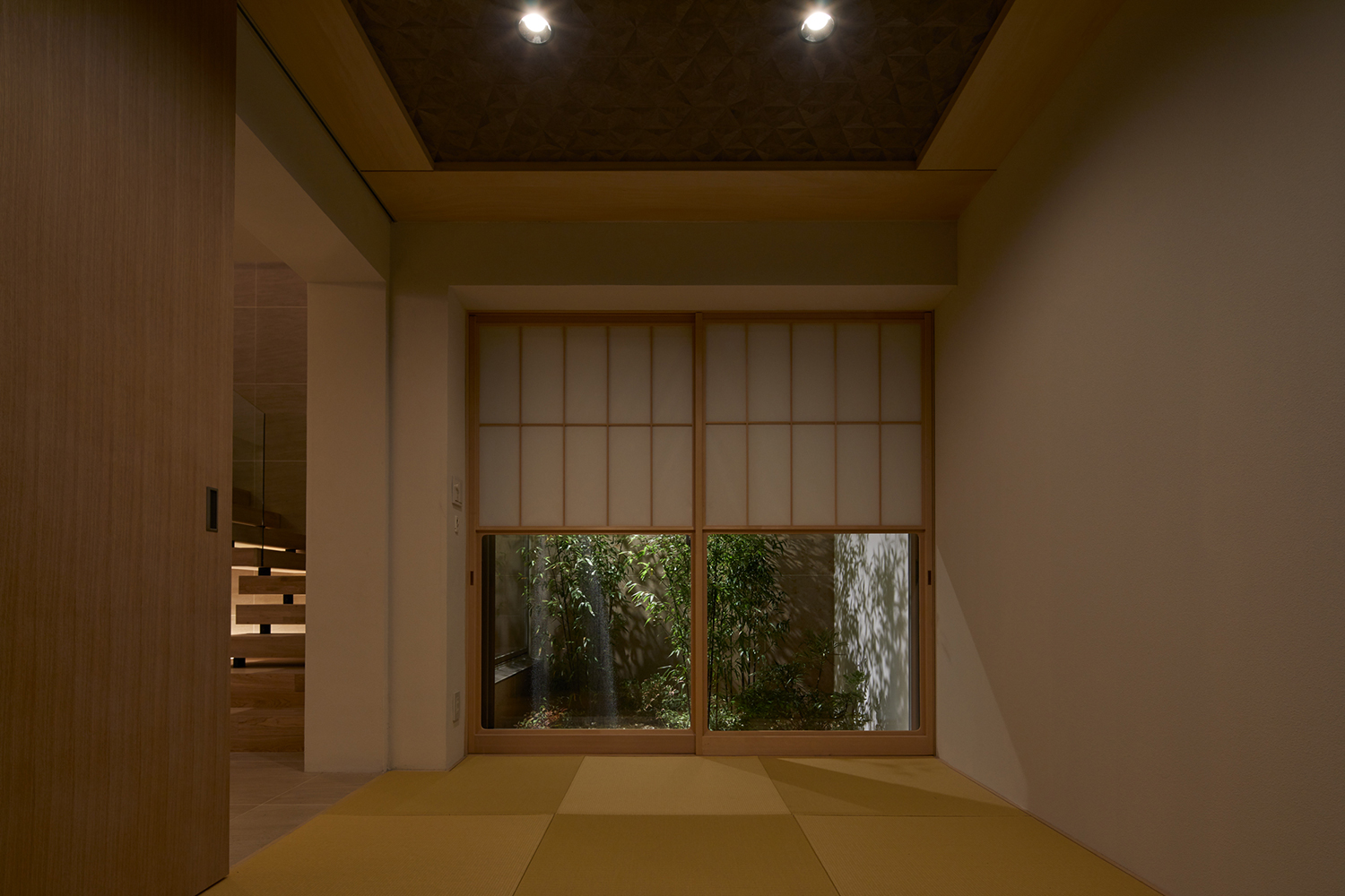障子の下半分がガラスになっている琉球畳の和室・デザイン住宅 注文住宅・デザイン住宅建築実例_『CASE678 K邸(社長の邸宅)』_和室