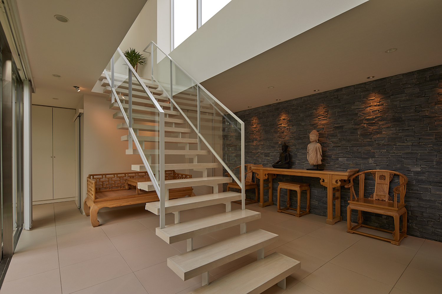 注文住宅・デザイン住宅建築実例_階段 注文住宅・デザイン住宅建築実例_『CASE455 N邸(社長の邸宅)』_外観 注文住宅・デザイン住宅建築実例_『CASE455 N邸(社長の邸宅)』_階段