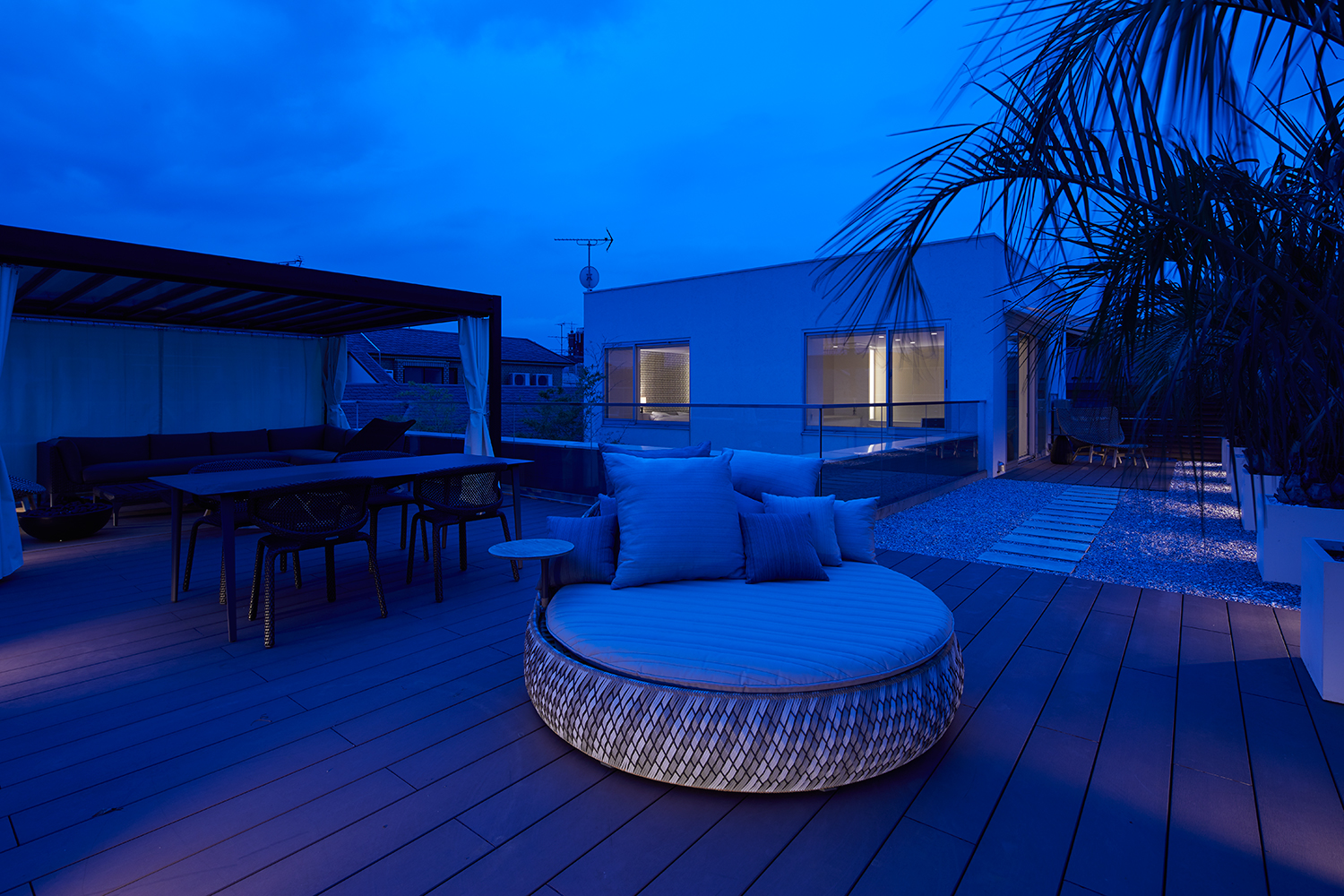 注文住宅・デザイン住宅建築実例_テラス・バルコニー 注文住宅・デザイン住宅建築実例_『CASE455 N邸(社長の邸宅)』_テラス・バルコニー