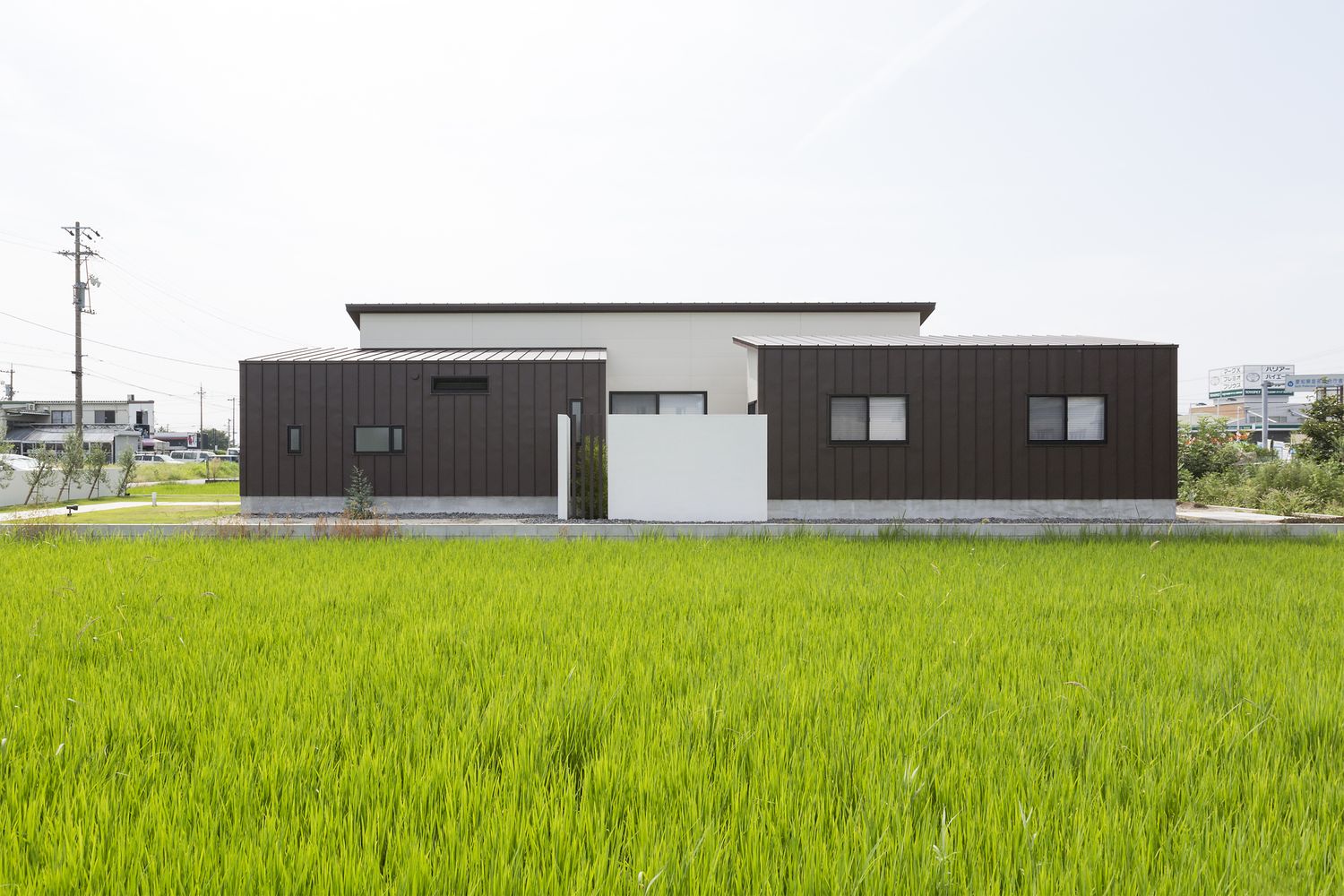 デザイン住宅建築実例_外観・注文住宅『CASE303 jiku』の建築実例・施⼯例の写真・建物外観全体