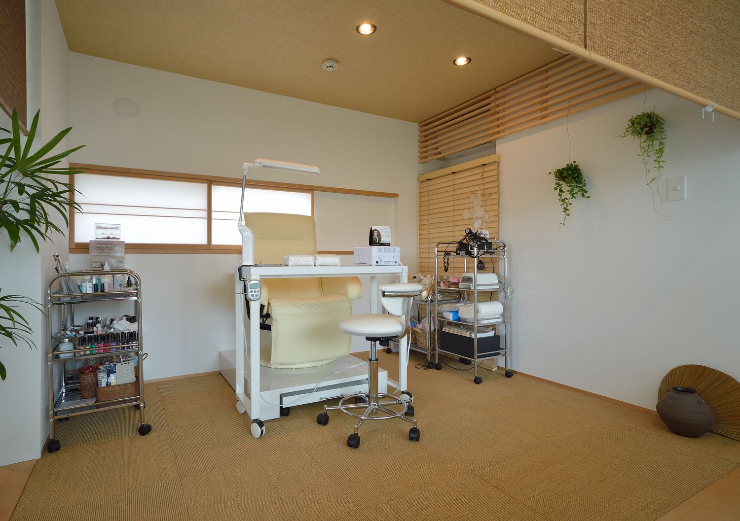 和風のテイストでまとめたクリニックの治療室・デザイン住宅