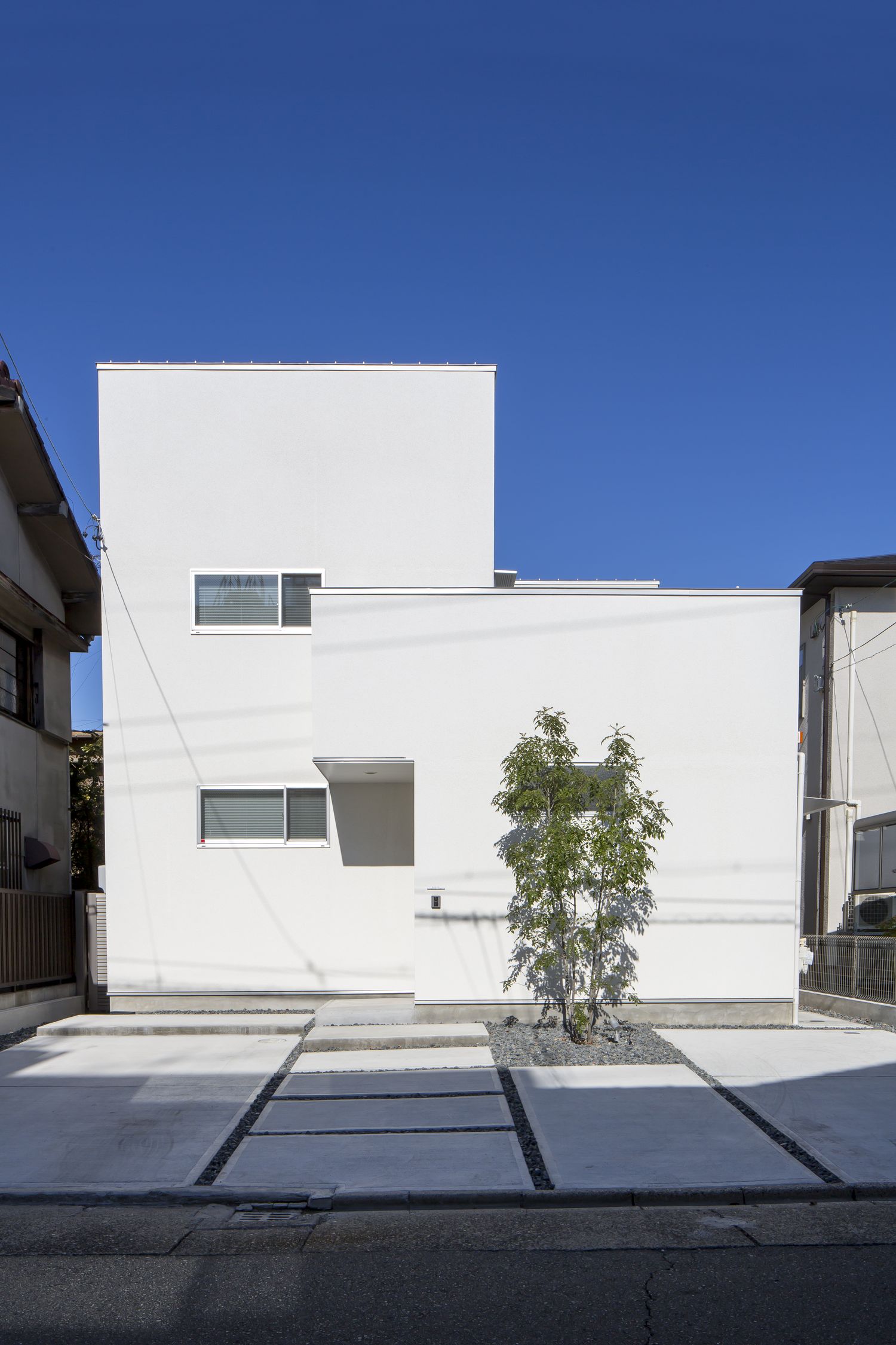 デザイン住宅建築実例_外観・注文住宅『CASE318 Bianco』の建築実例・施⼯例の写真・建物外観全体
