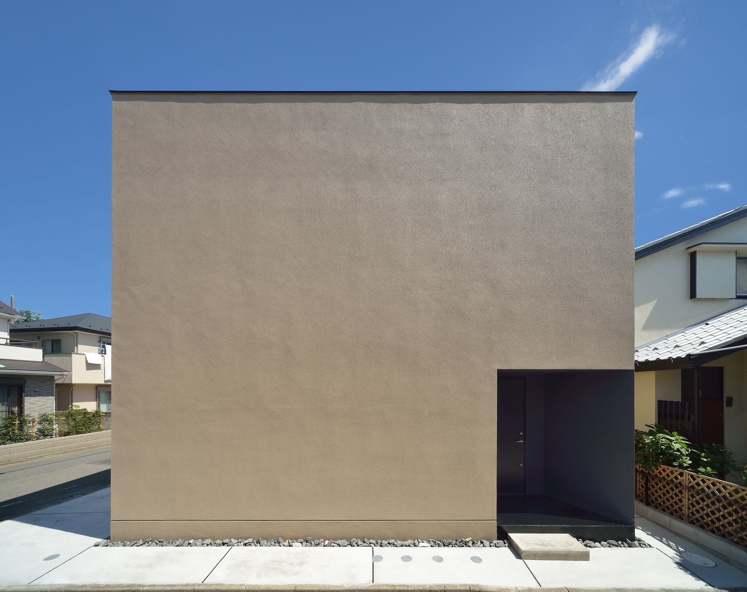 デザイン住宅建築実例_外観・注文住宅『CASE342 ~ う つ ろ ~』の建築実例・施⼯例の写真・建物外観全体