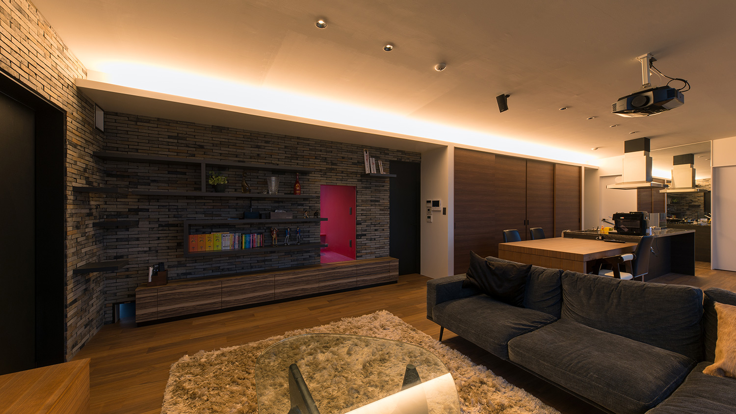 天井を下げた部分に間接照明を取り付けたLDK・デザイン住宅 注文住宅・デザイン住宅建築実例_『CASE634 アトリエを持つ家』_LDK