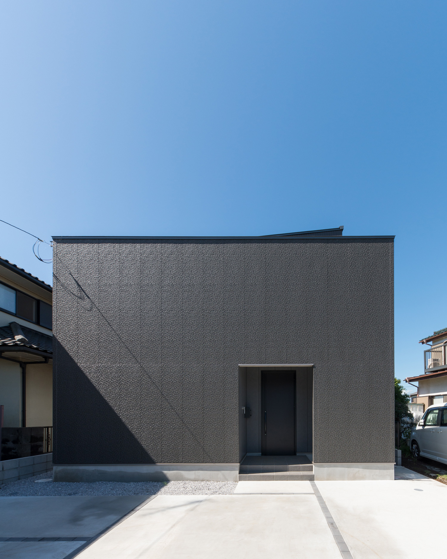 注文住宅『CASE638 「BLACK BOX」』の建築実例・施⼯例の写真・建物外観全体 注文住宅・デザイン住宅建築実例_『CASE638 「BLACK BOX」』_外観