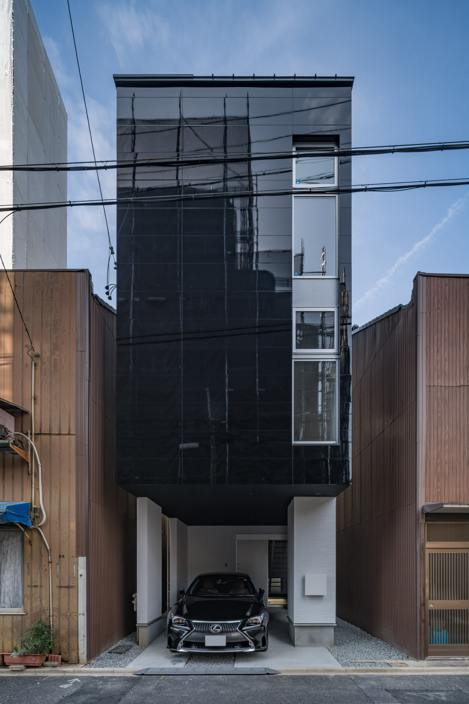 注文住宅『CASE646 鏡の家』の建築実例・施⼯例の写真・建物外観全体 注文住宅・デザイン住宅建築実例_『CASE646 鏡の家』_外観