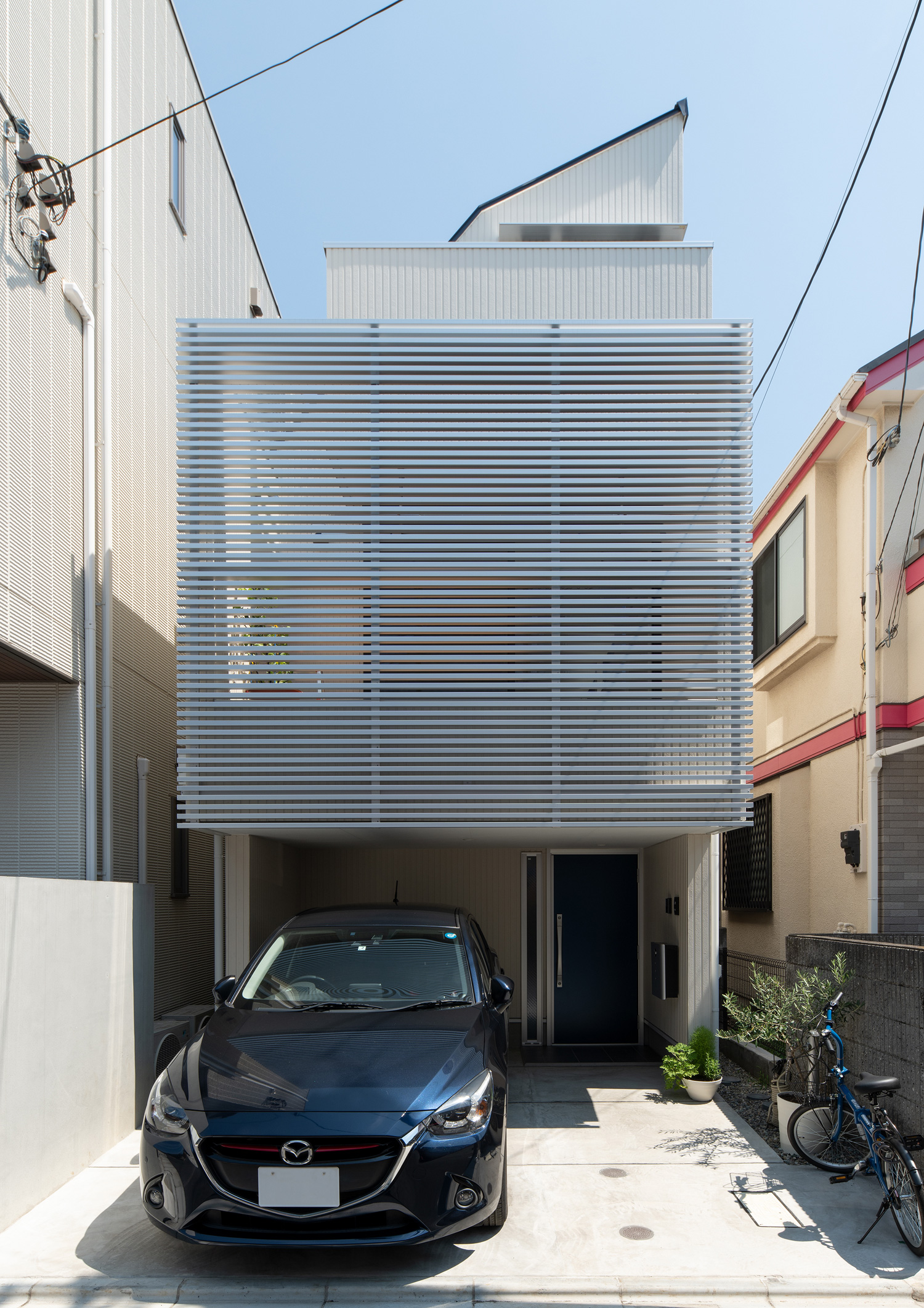 注文住宅『CASE648 白鍵の家』の建築実例・施⼯例の写真・建物外観全体 注文住宅・デザイン住宅建築実例_『CASE648 白鍵の家』_外観