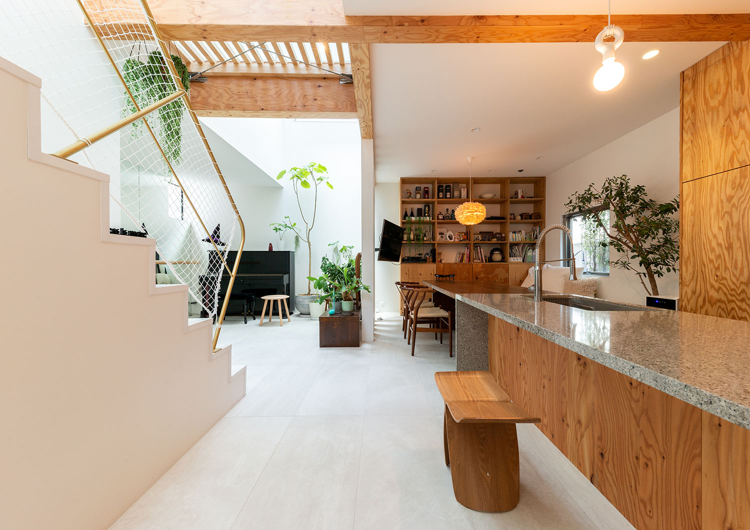 木材を多く使用した吹き抜けのあるLDK・デザイン住宅 注文住宅・デザイン住宅建築実例_『CASE665 LUCE』_LDK