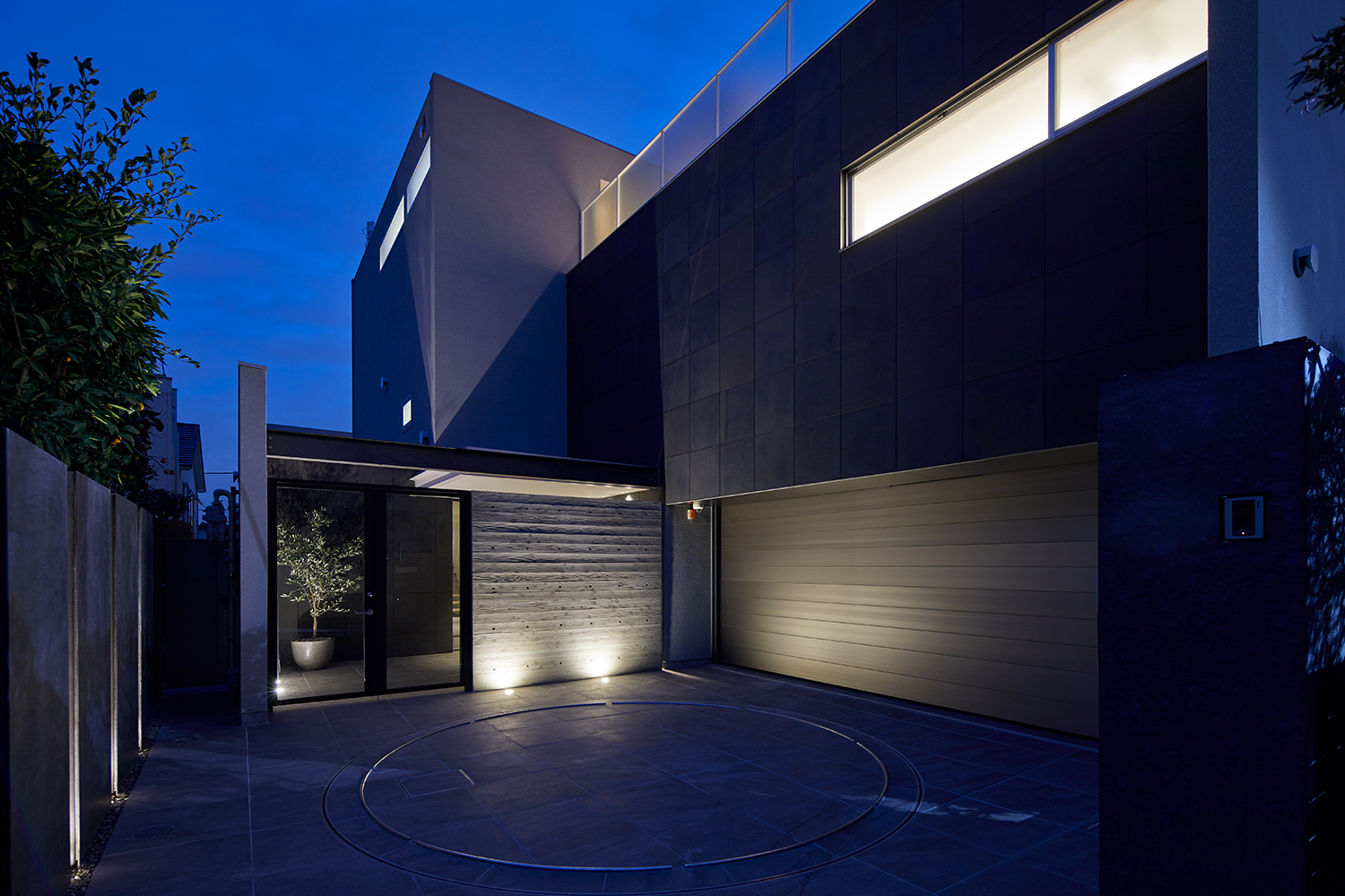 注文住宅『CASE632 H邸(社長の邸宅)』の建築実例・施⼯例の写真・建物外観全体 注文住宅・デザイン住宅建築実例_『CASE632 H邸(社長の邸宅)』_外観