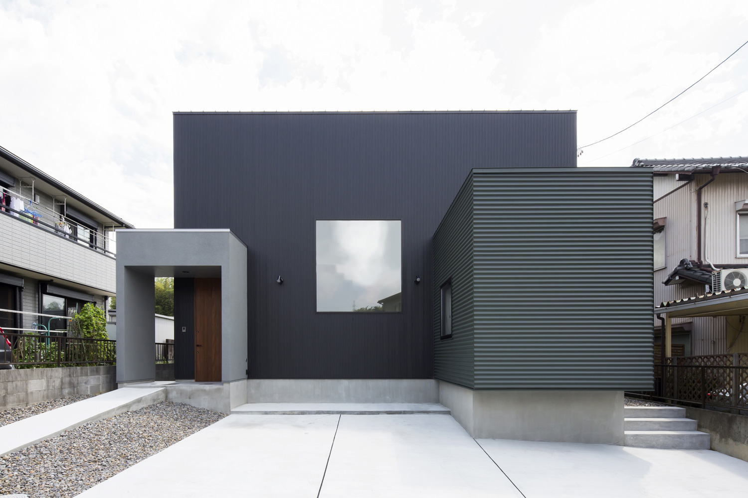 デザイン住宅建築実例_外観・注文住宅『CASE377 POP UP HOUSE』の建築実例・施⼯例の写真・建物外観全体