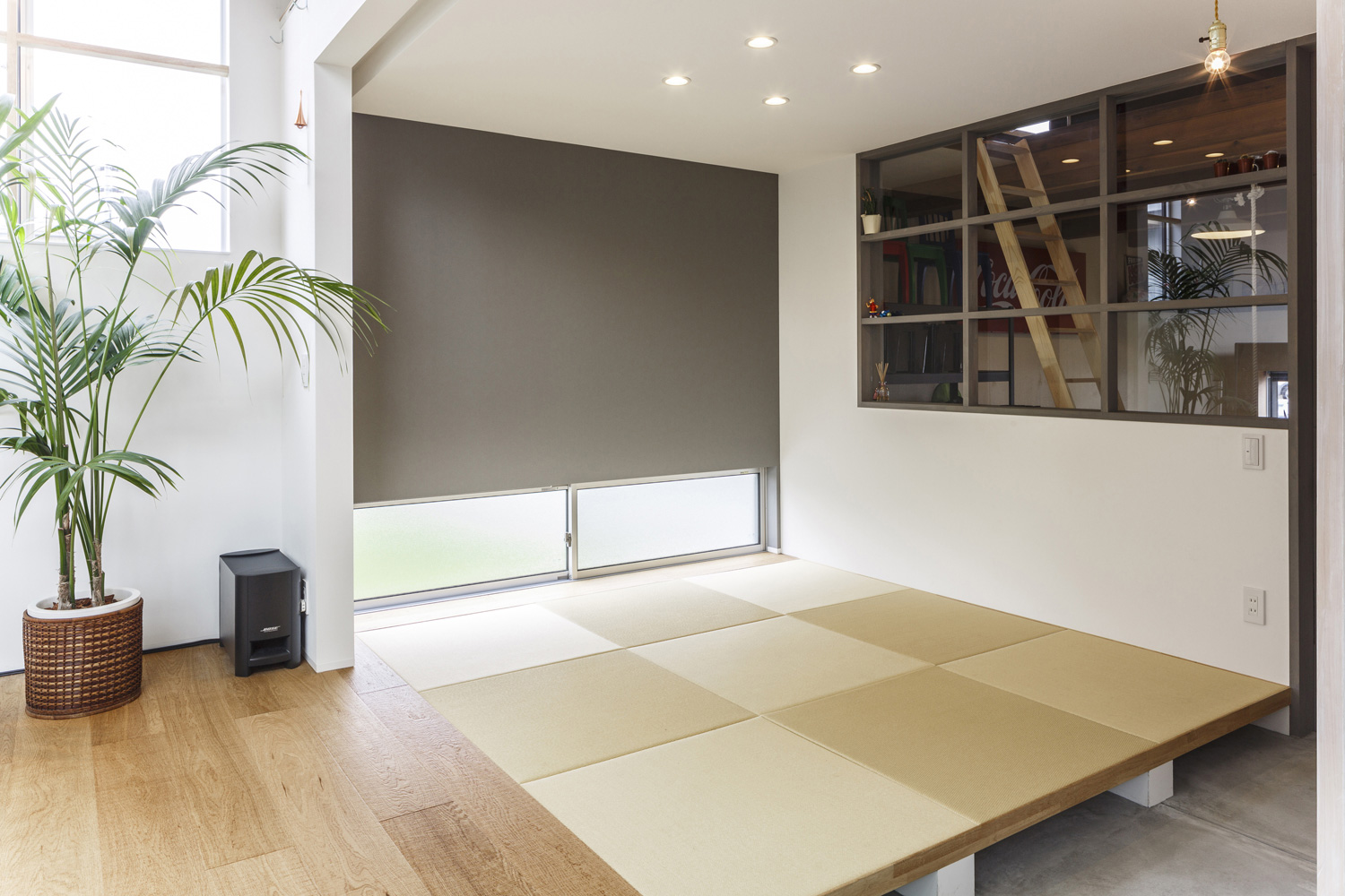 リビングの一角に設けられた小上がりの和室