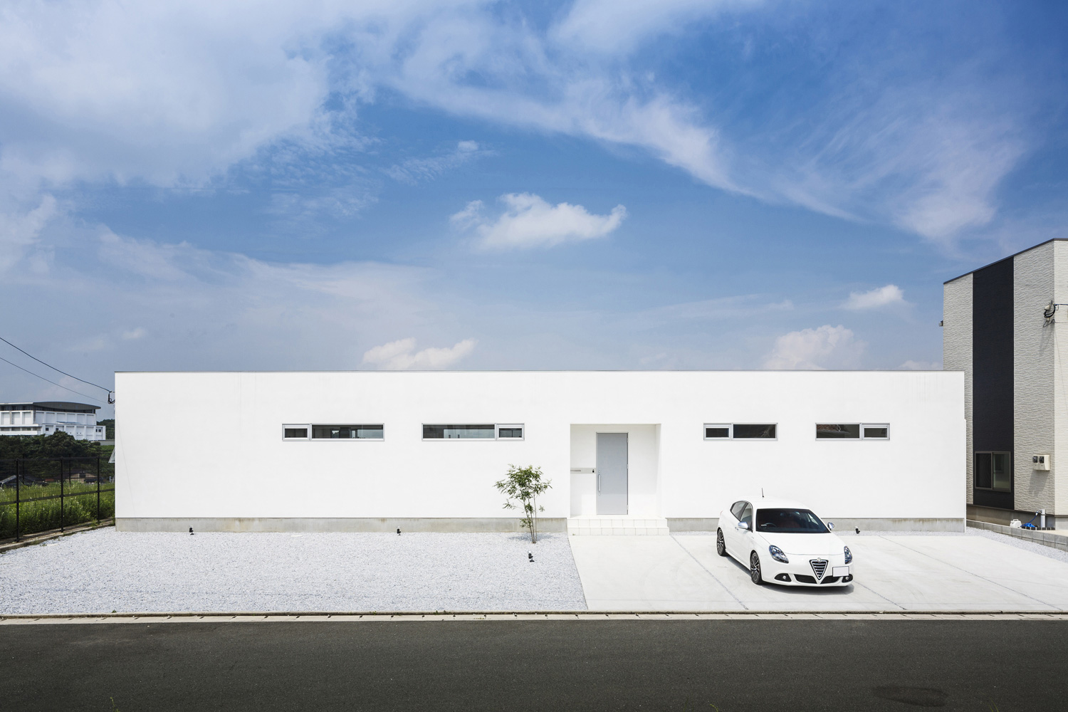 デザイン住宅建築実例_外観・注文住宅『CASE380 稜線の家』の建築実例・施⼯例の写真・建物外観全体