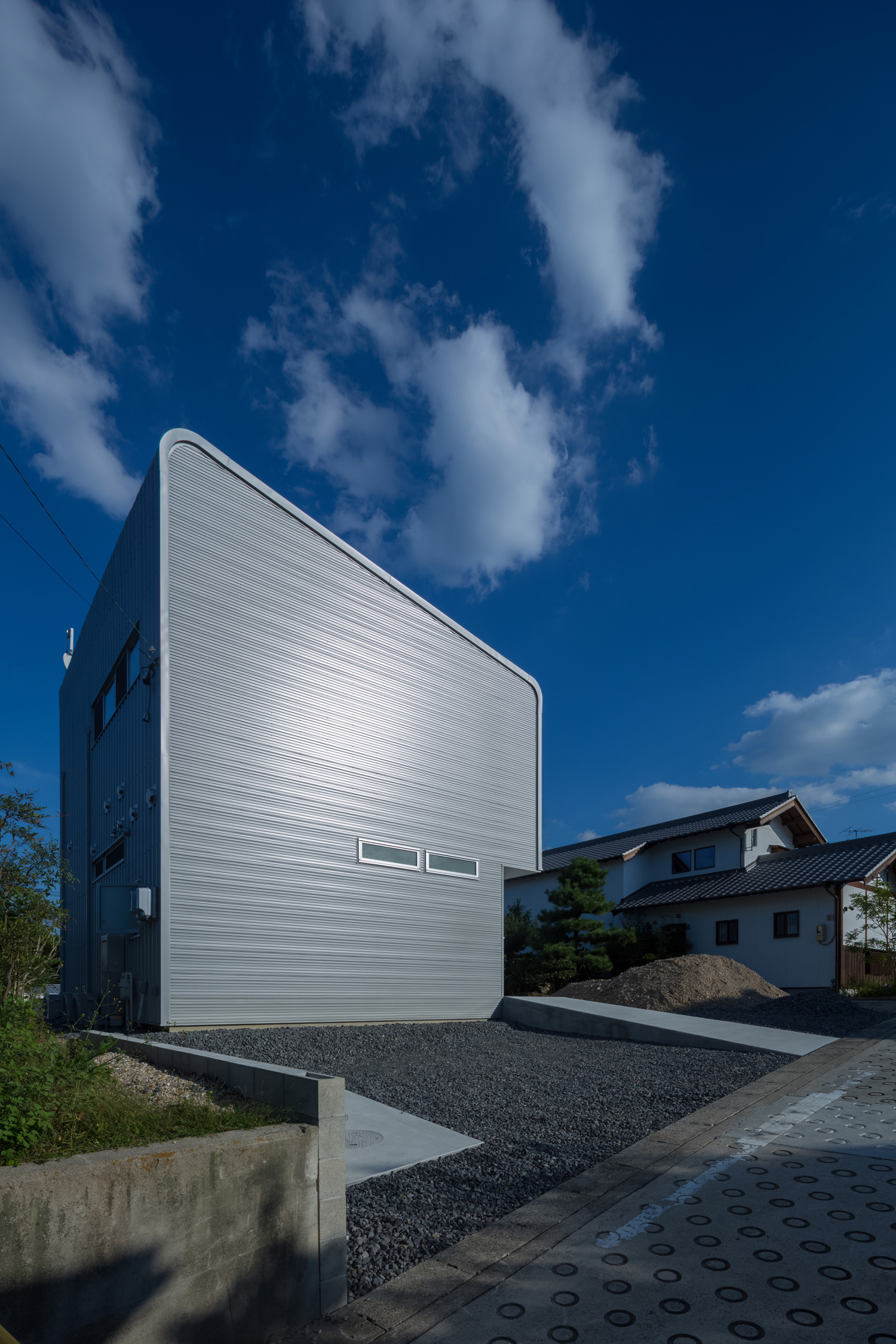 デザイン住宅建築実例_外観・注文住宅『CASE388 プロテクト』の建築実例・施⼯例の写真・建物外観全体