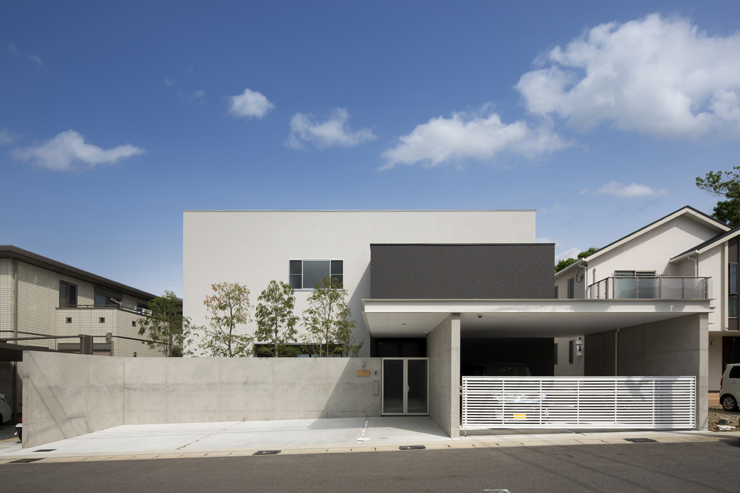 デザイン住宅建築実例_外観・注文住宅『CASE396 スゴイイエ』の建築実例・施⼯例の写真・建物外観全体