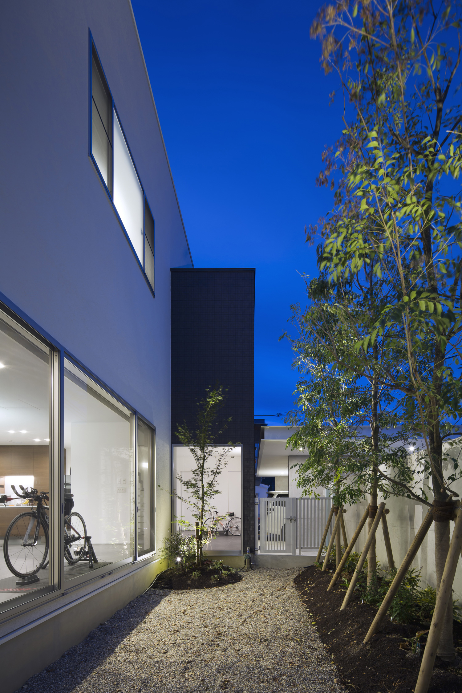 植栽があるLDKに面した中庭・デザイン住宅