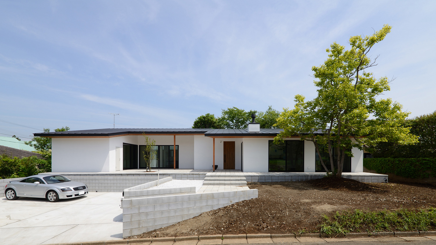 デザイン住宅建築実例_外観・注文住宅『CASE411 軒の家』の建築実例・施⼯例の写真・建物外観全体