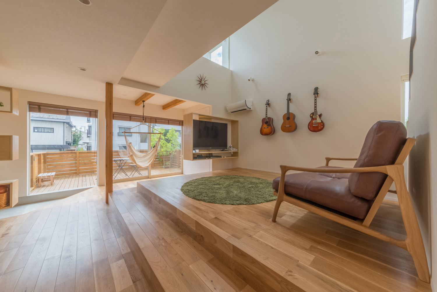 テラスに面した大きな窓がある明るいLDK・デザイン住宅 注文住宅・デザイン住宅建築実例_『CASE434 HIDAMARI』_LDK