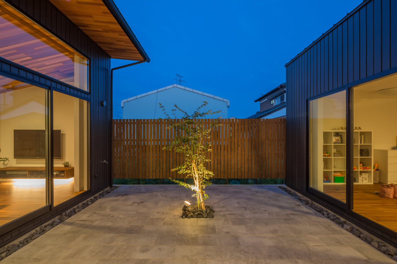 注文住宅・デザイン住宅建築実例_中庭 注文住宅・デザイン住宅建築実例_『CASE436 イドコロハウス』_中庭