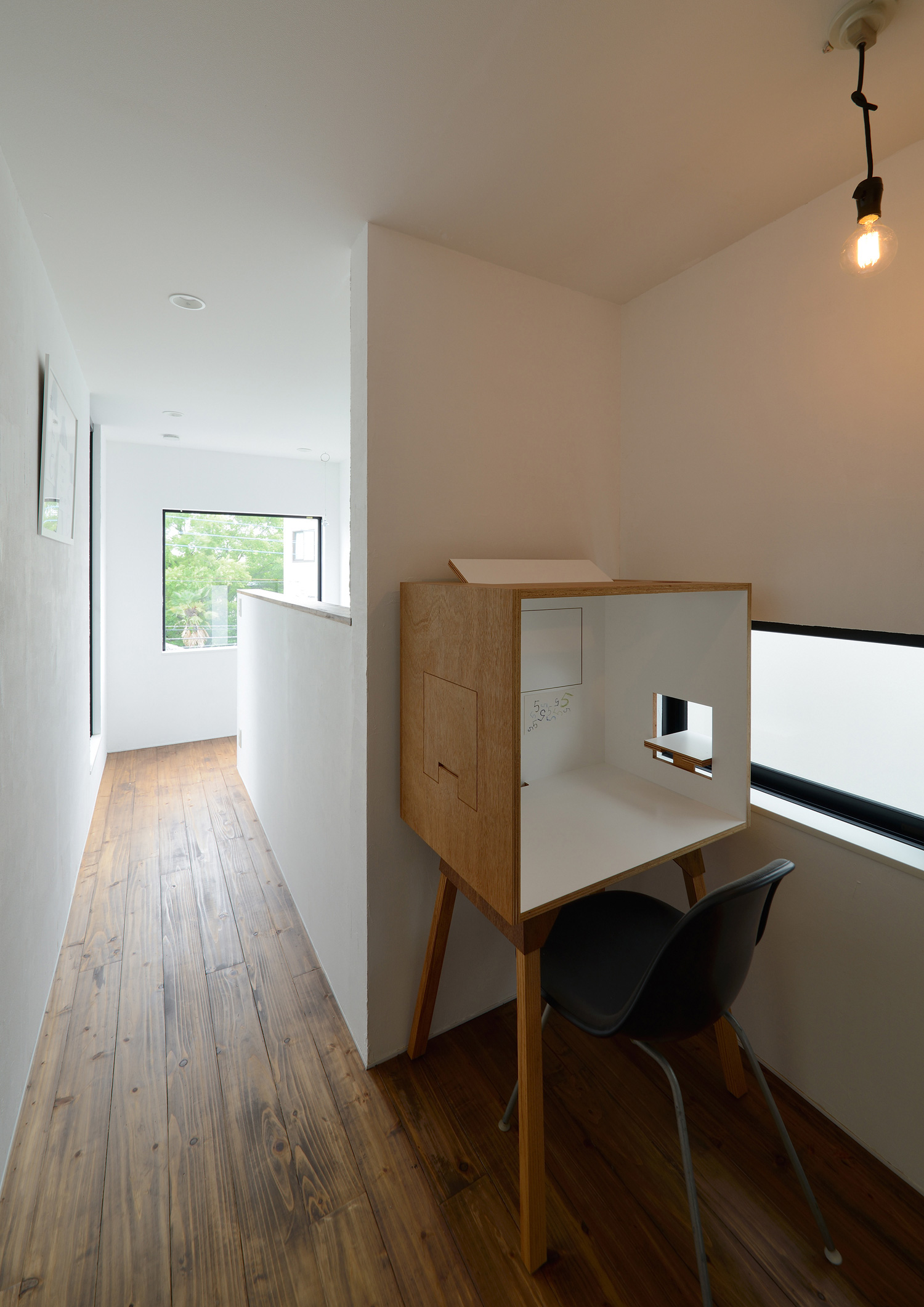 注文住宅・デザイン住宅建築実例_『CASE456 Milky Way Train』_廊下