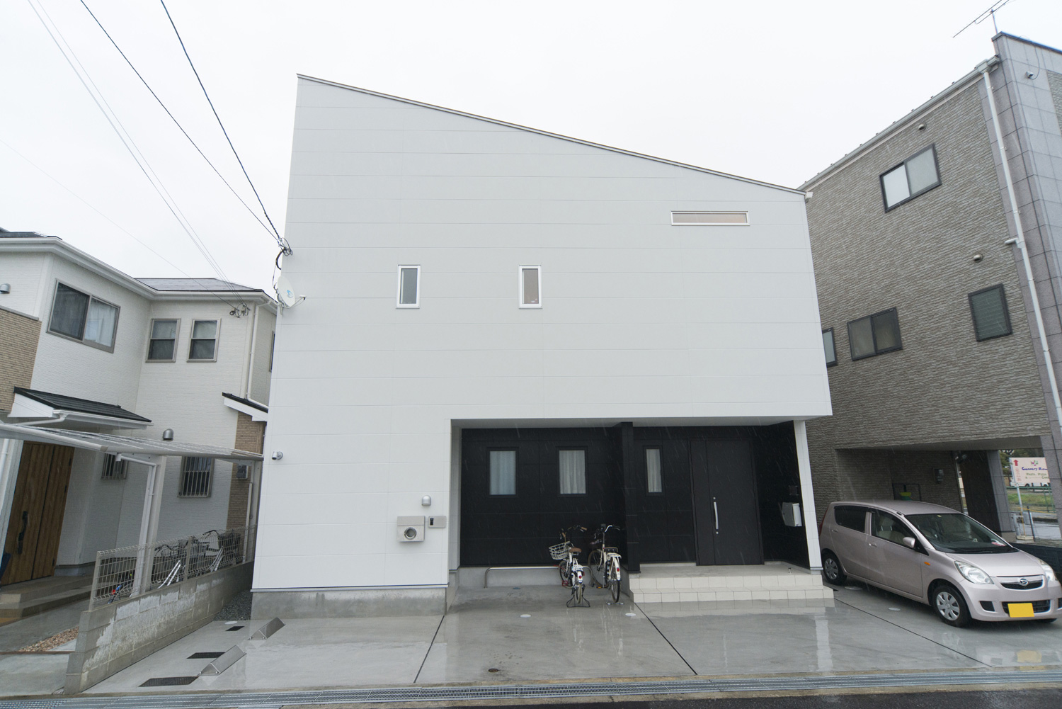 デザイン住宅建築実例_外観・注文住宅『CASE466 片流れの家』の建築実例・施⼯例の写真・建物外観全体 注文住宅・デザイン住宅建築実例_『CASE466 片流れの家』_外観