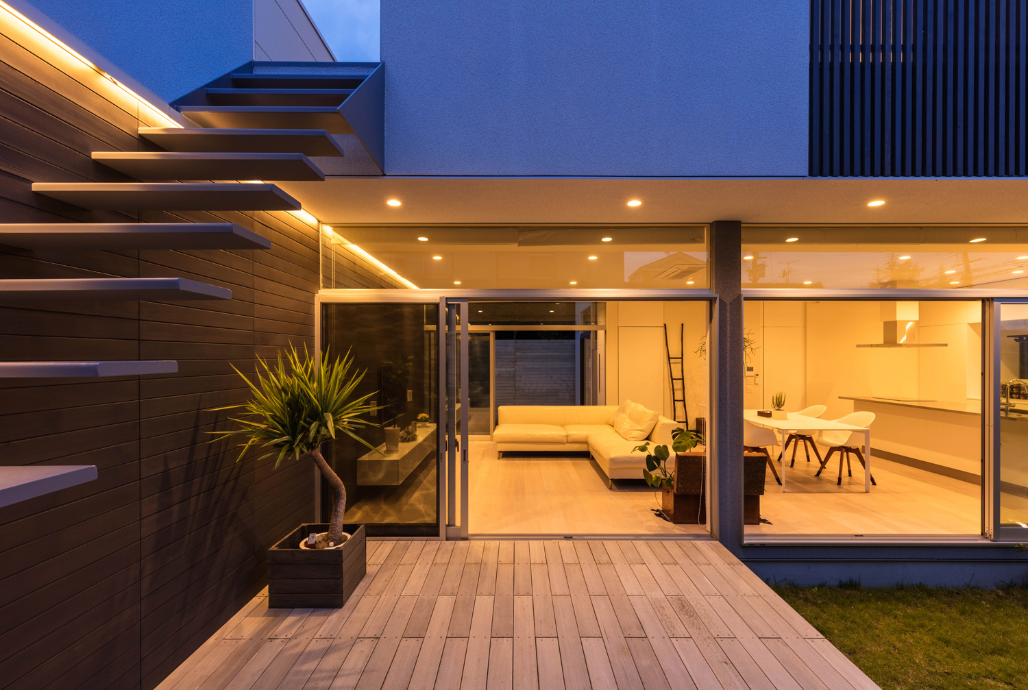 注文住宅・デザイン住宅建築実例_テラス・バルコニ- 注文住宅・デザイン住宅建築実例_『CASE470 HOUSE.ASIAN / HORIZONTAL』_テラス・バルコニー