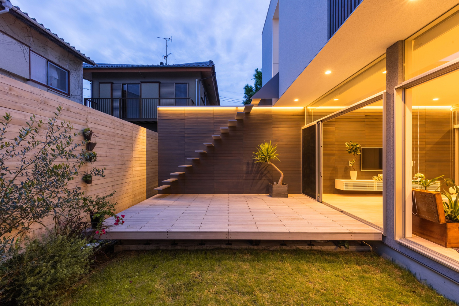 注文住宅・デザイン住宅建築実例_テラス・バルコニ- 注文住宅・デザイン住宅建築実例_『CASE470 HOUSE.ASIAN / HORIZONTAL』_テラス・バルコニー