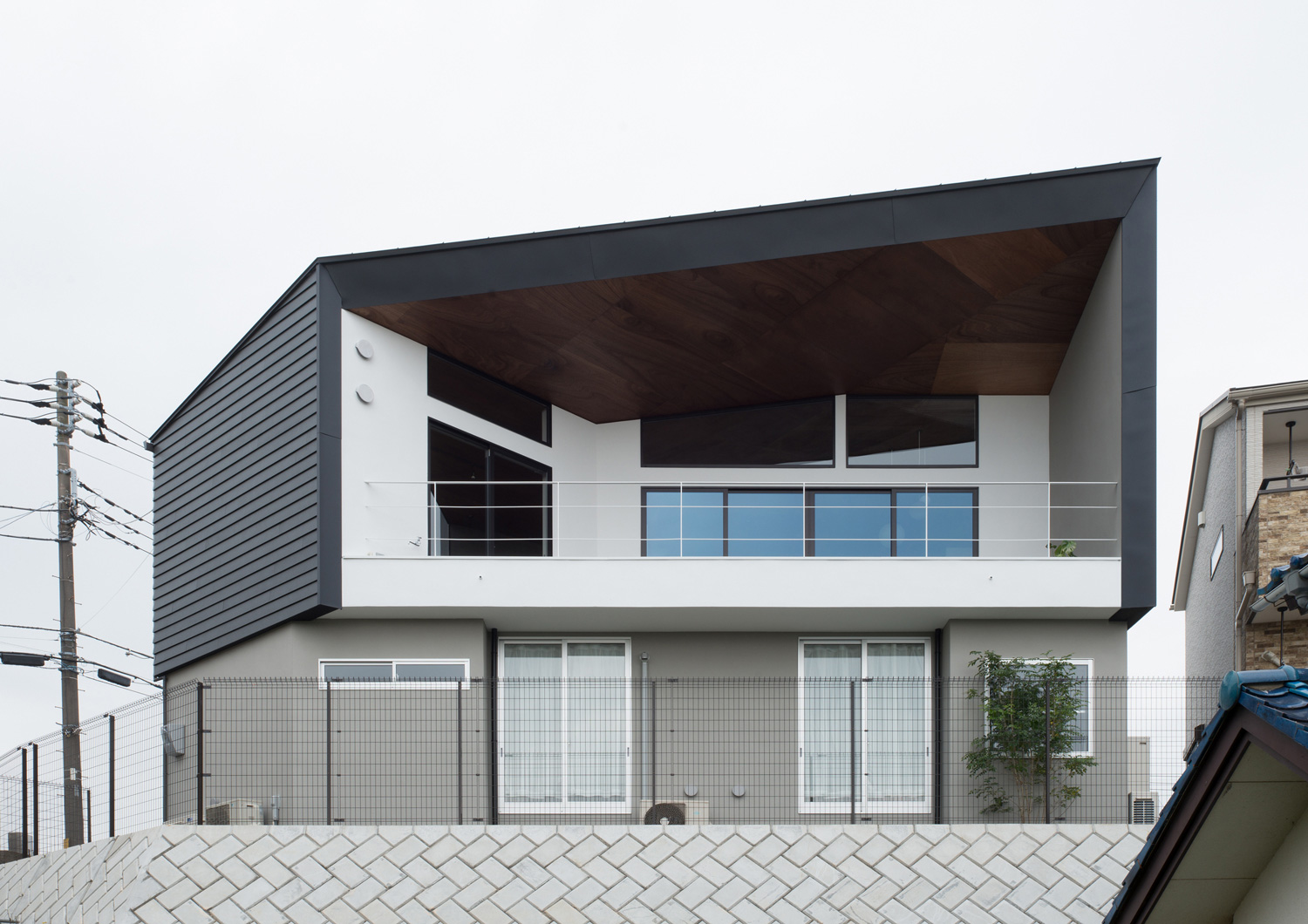 デザイン住宅建築実例_外観・注文住宅『CASE484 やまのいえ』の建築実例・施⼯例の写真・建物外観全体 注文住宅・デザイン住宅建築実例_『CASE484 やまのいえ』_外観