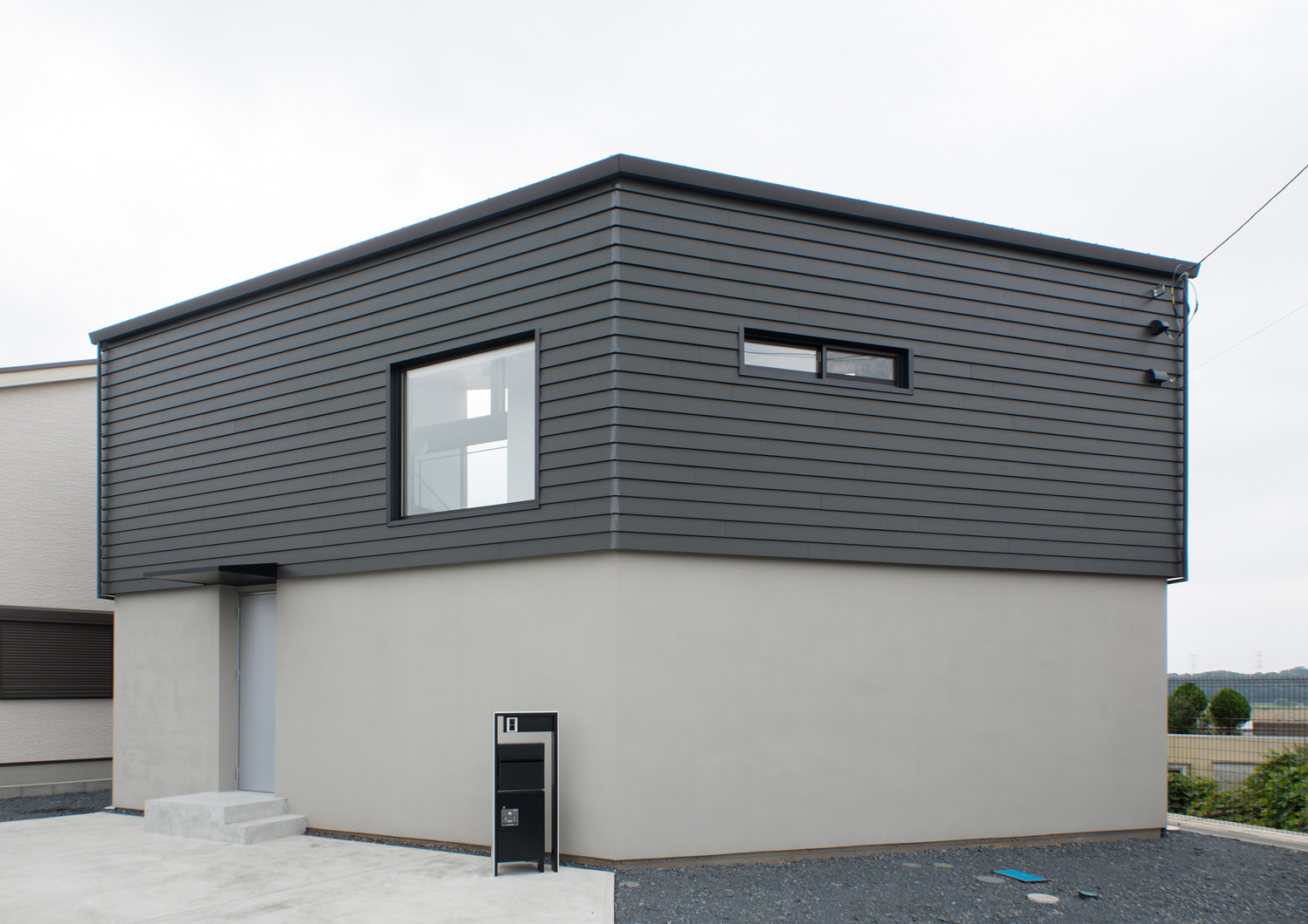 モノトーンでスクエアな外観の家・デザイン住宅 注文住宅・デザイン住宅建築実例_『CASE484 やまのいえ』_外観