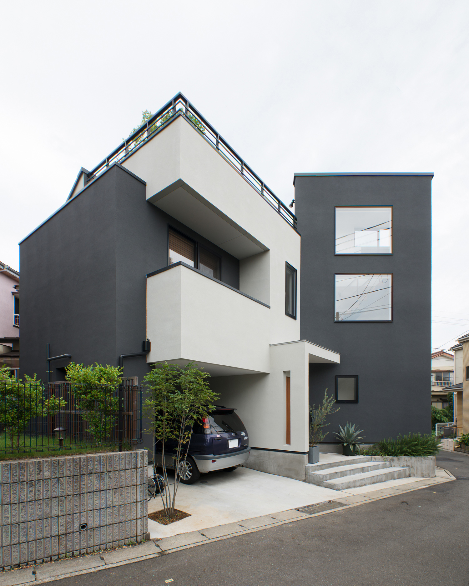 デザイン住宅建築実例_外観・注文住宅『CASE486 デザインへの挑戦』の建築実例・施⼯例の写真・建物外観全体 注文住宅・デザイン住宅建築実例_『CASE486 デザインへの挑戦』_外観