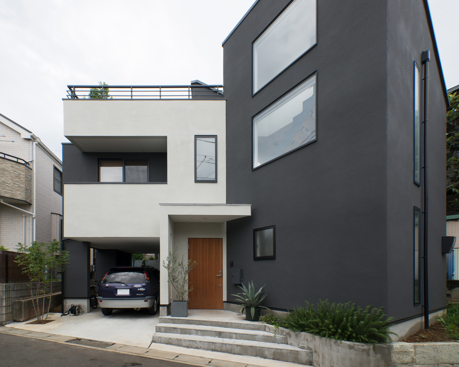 デザイン住宅建築実例_外観・注文住宅『CASE486 デザインへの挑戦』の建築実例・施⼯例の写真・建物外観全体 注文住宅・デザイン住宅建築実例_『CASE486 デザインへの挑戦』_外観