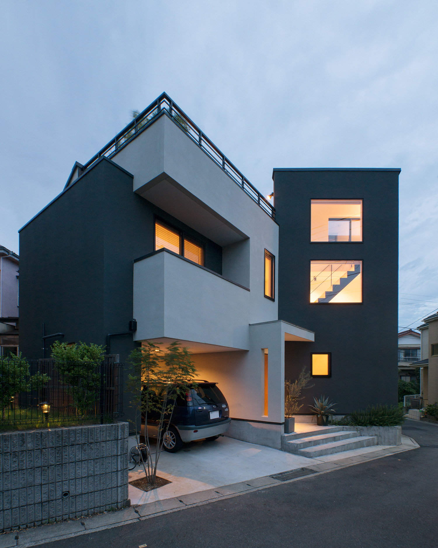 デザイン住宅建築実例_外観・注文住宅『CASE486 デザインへの挑戦』の建築実例・施⼯例の写真・建物外観全体 注文住宅・デザイン住宅建築実例_『CASE486 デザインへの挑戦』_外観