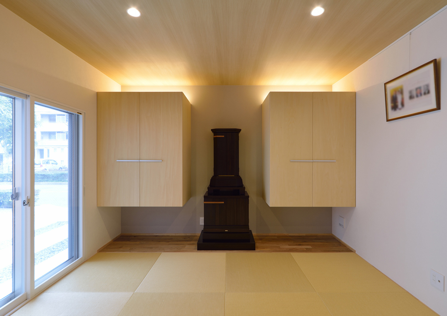 浮いたデザインの収納に間接照明を取り付けたモダンでおしゃれな和室・デザイン住宅 注文住宅・デザイン住宅建築実例_『CASE492 スチールと木の家』_和室