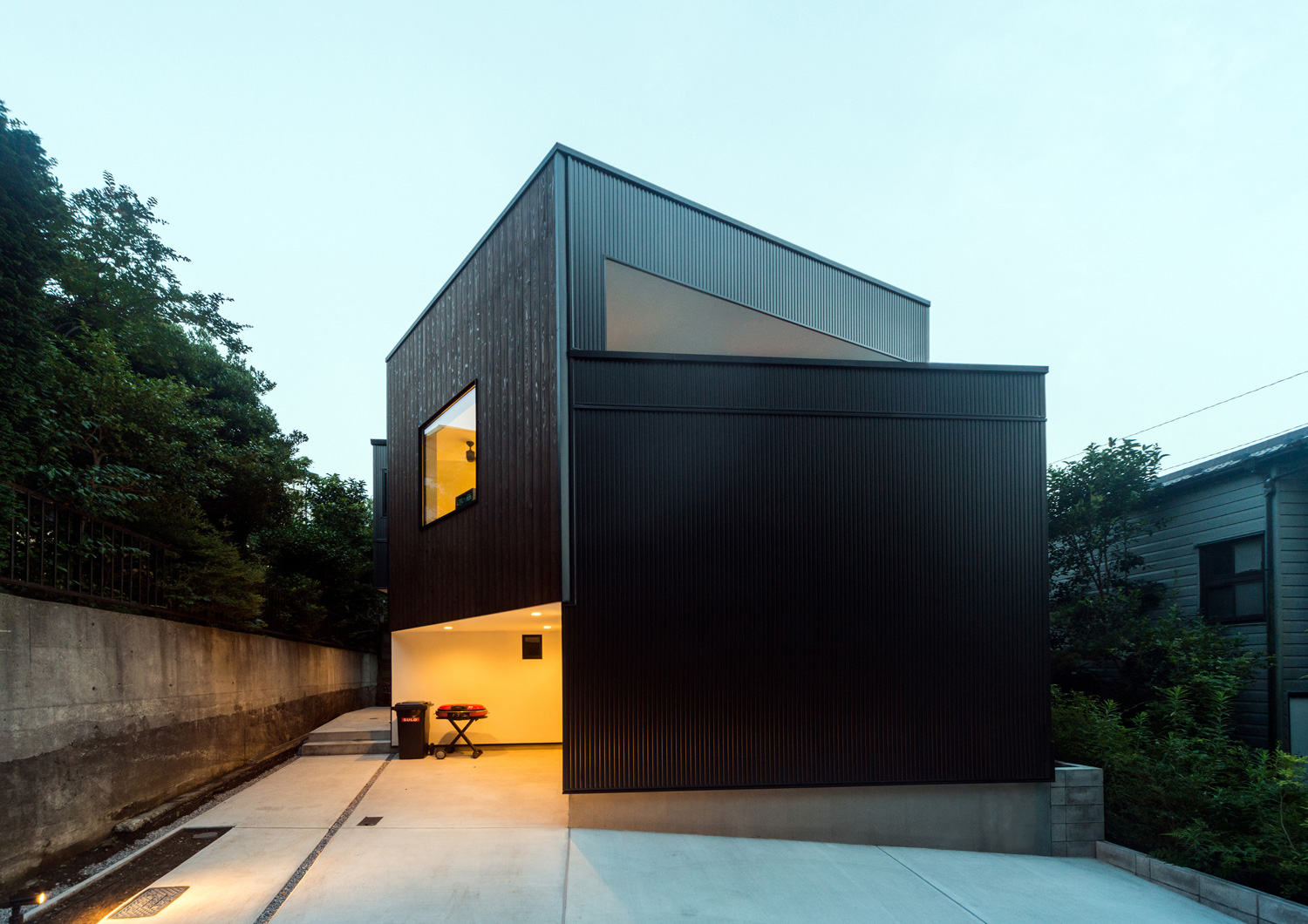 プライバシー性の高いキューブ状の外観・デザイン住宅 注文住宅・デザイン住宅建築実例_『CASE513 踊るハウス』_外観