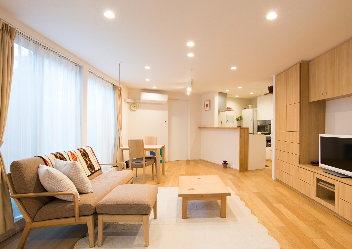 木のインテリアで統一した明るくナチュラルなLDK・デザイン住宅 注文住宅・デザイン住宅建築実例_『CASE523 くのじのいえ』_LDK