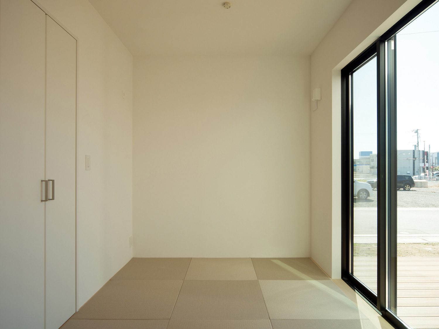 大きな窓がある開放的な和室・デザイン住宅 注文住宅・デザイン住宅建築実例_『CASE526 Two-tone』_和室