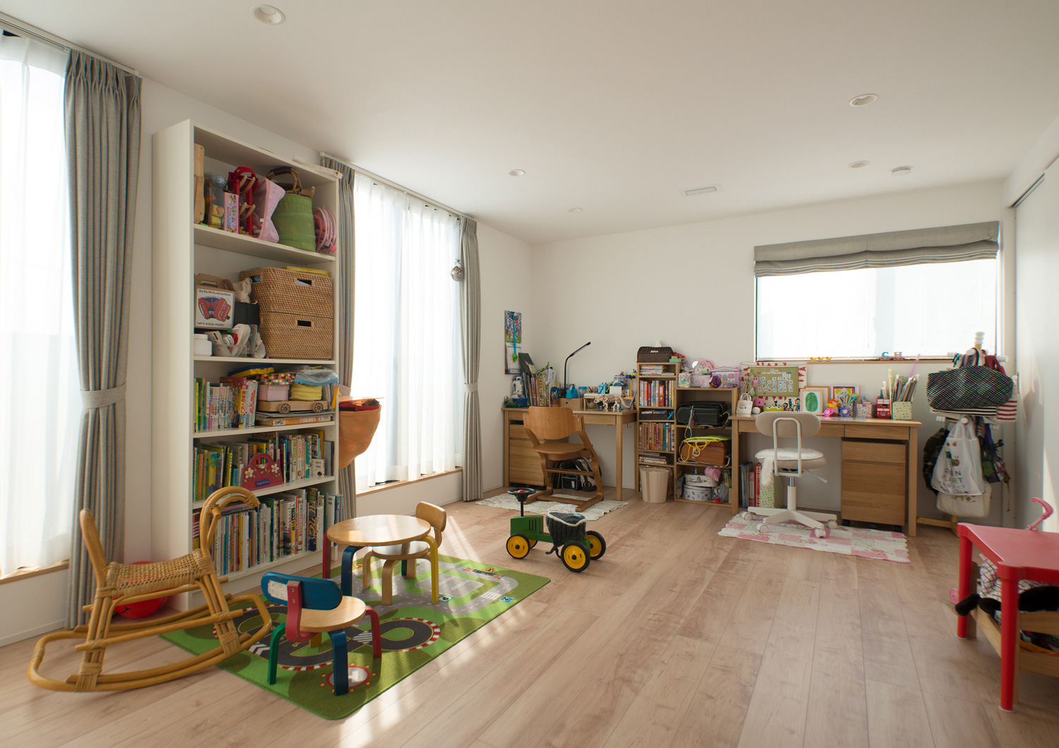 机が二つ並んだナチュラルなLDK・デザイン住宅 注文住宅・デザイン住宅建築実例_『CASE530 ミクストメディア』_子供部屋