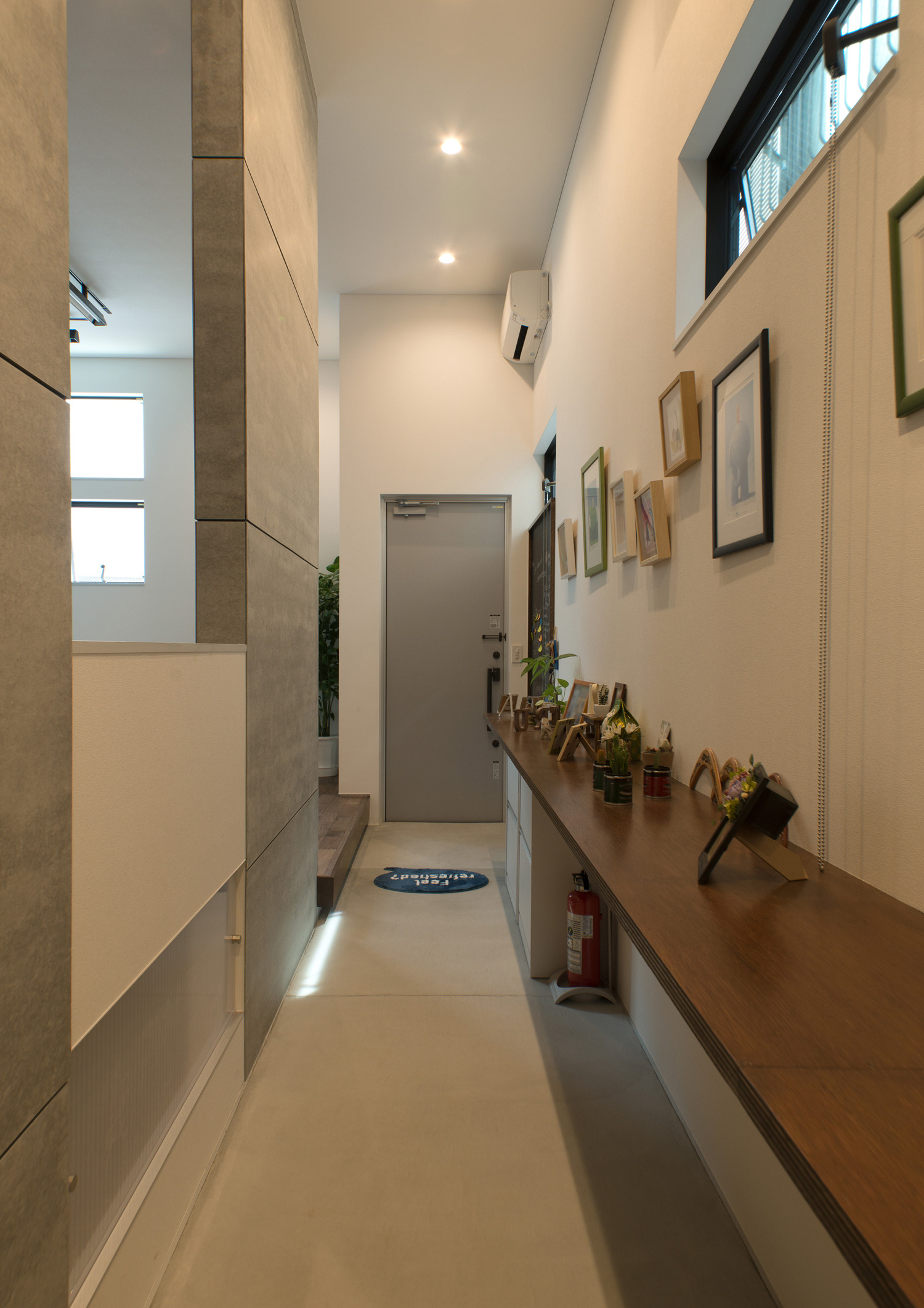 注文住宅・デザイン住宅建築実例_玄関 注文住宅・デザイン住宅建築実例_『CASE532 土間と壁柱のハウス』_玄関