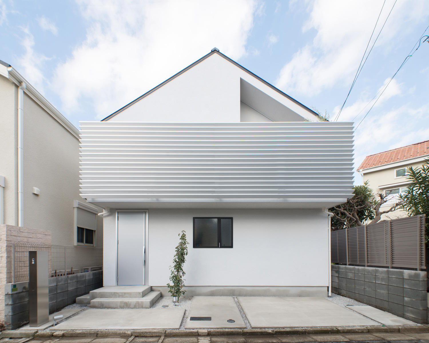 デザイン住宅建築実例_外観・注文住宅『CASE541 寄棟天井のある家』の建築実例・施⼯例の写真・建物外観全体 注文住宅・デザイン住宅建築実例_『CASE541 寄棟天井のある家』_外観