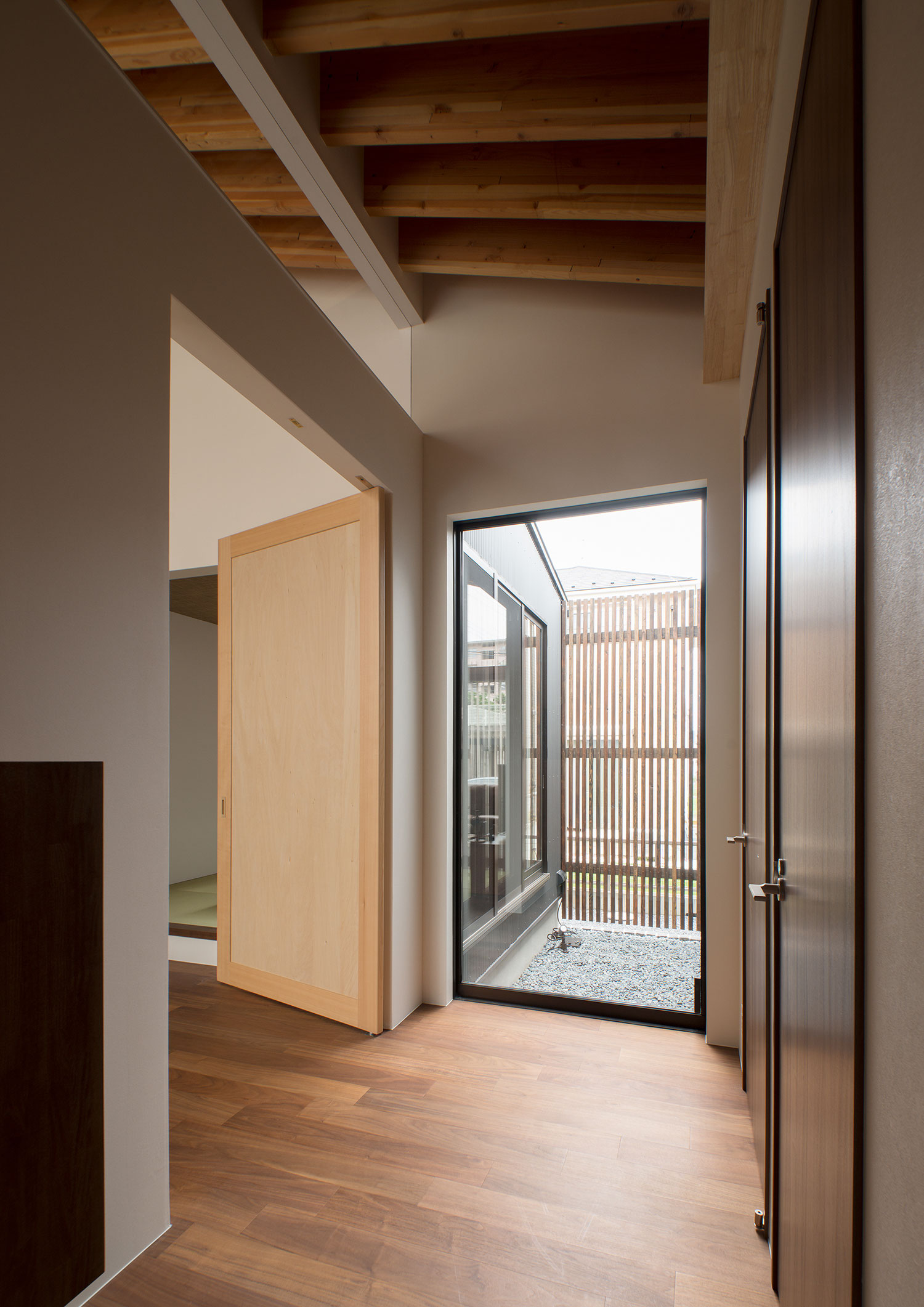 注文住宅・デザイン住宅建築実例_LDK 注文住宅・デザイン住宅建築実例_『CASE480 大屋根の垂木の家』_LDK