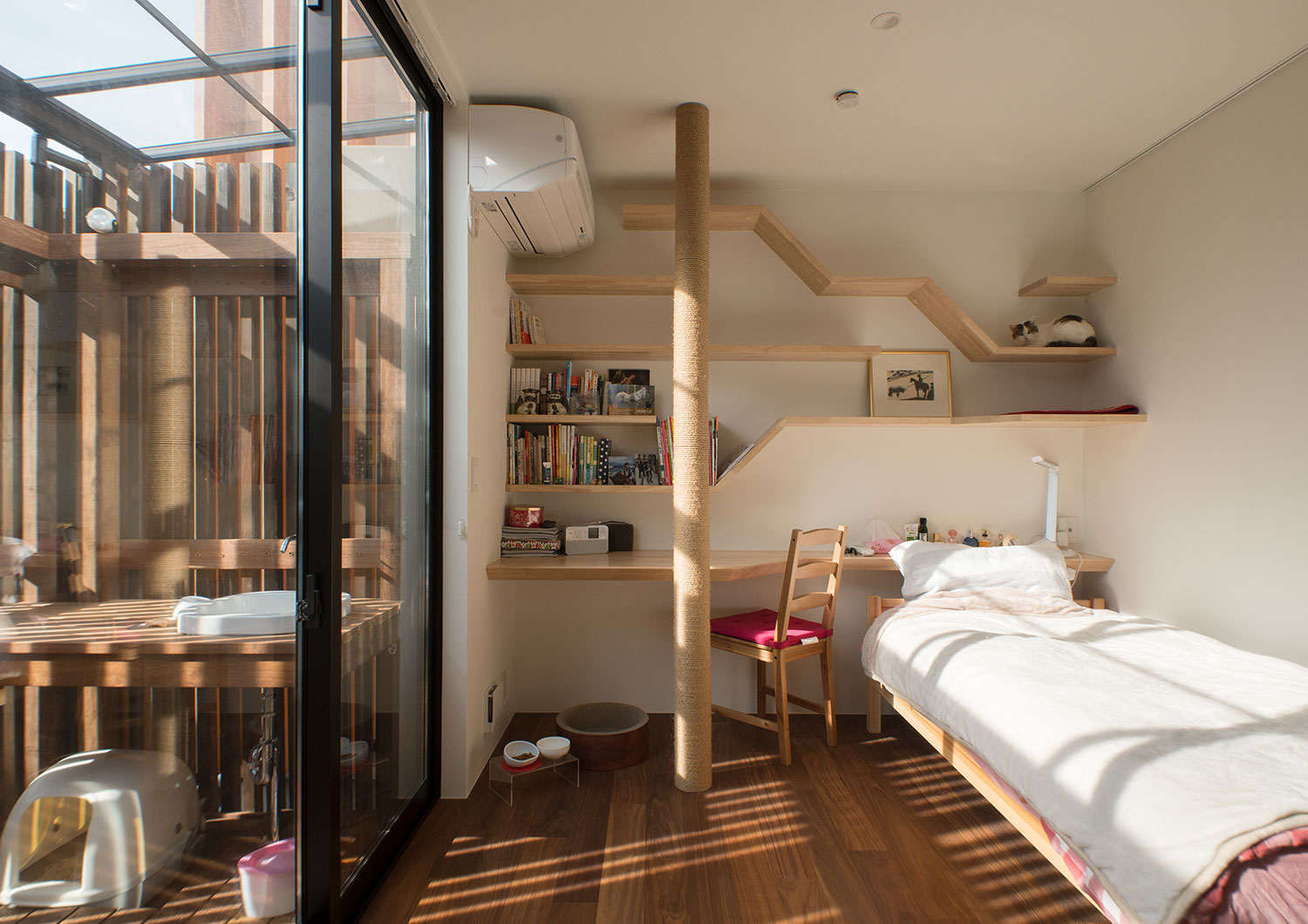 注文住宅・デザイン住宅建築実例_寝室 注文住宅・デザイン住宅建築実例_『CASE480 大屋根の垂木の家』_寝室