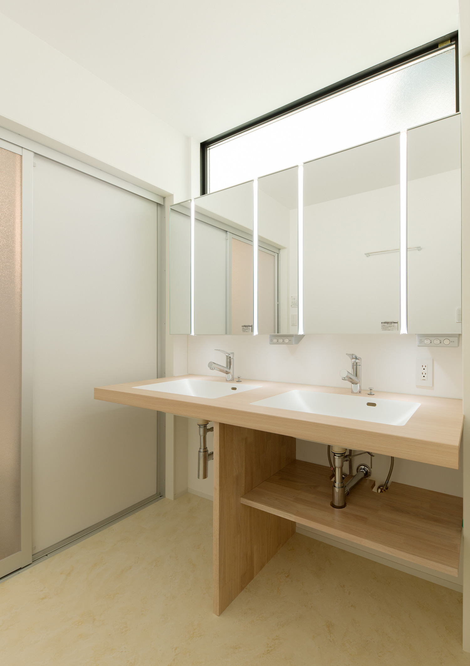 注文住宅・デザイン住宅建築実例_浴室・洗面所 注文住宅・デザイン住宅建築実例_『CASE554 ブルーボックスハウス』_浴室・洗面所