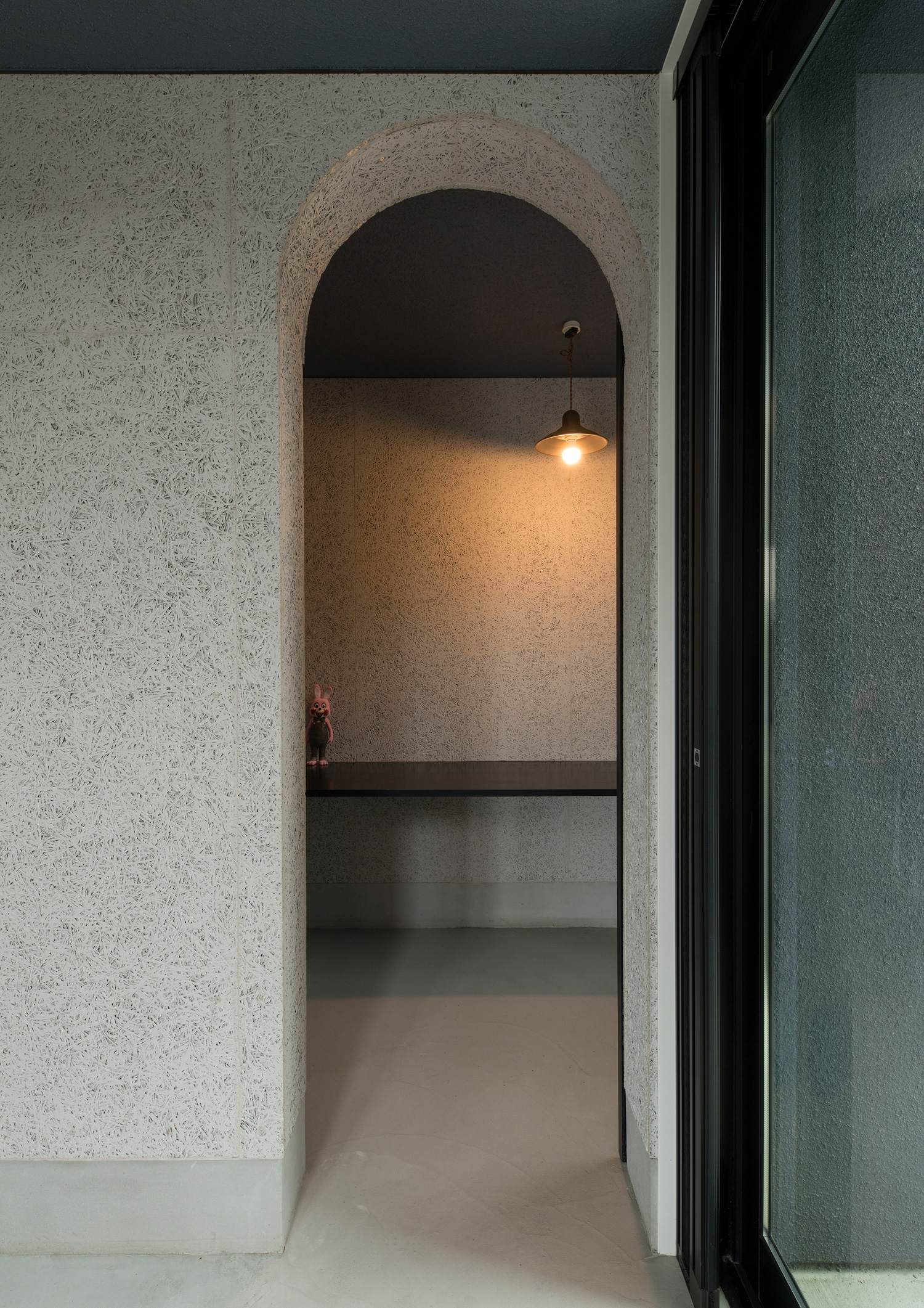 注文住宅・デザイン住宅建築実例_『CASE558 路地と桟(かけはし)の家』_玄関