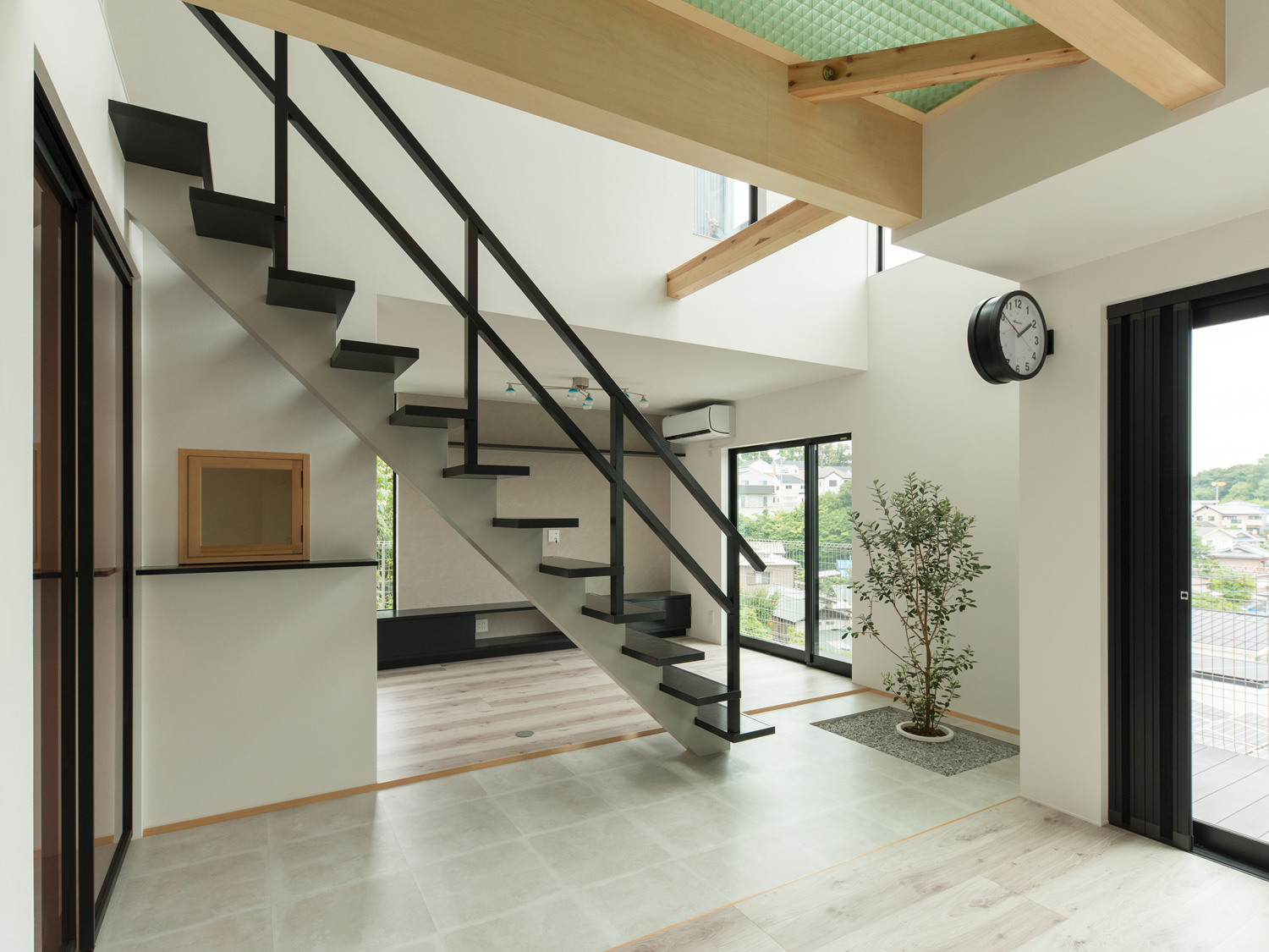 注文住宅・デザイン住宅建築実例_『CASE558 路地と桟(かけはし)の家』_LDK