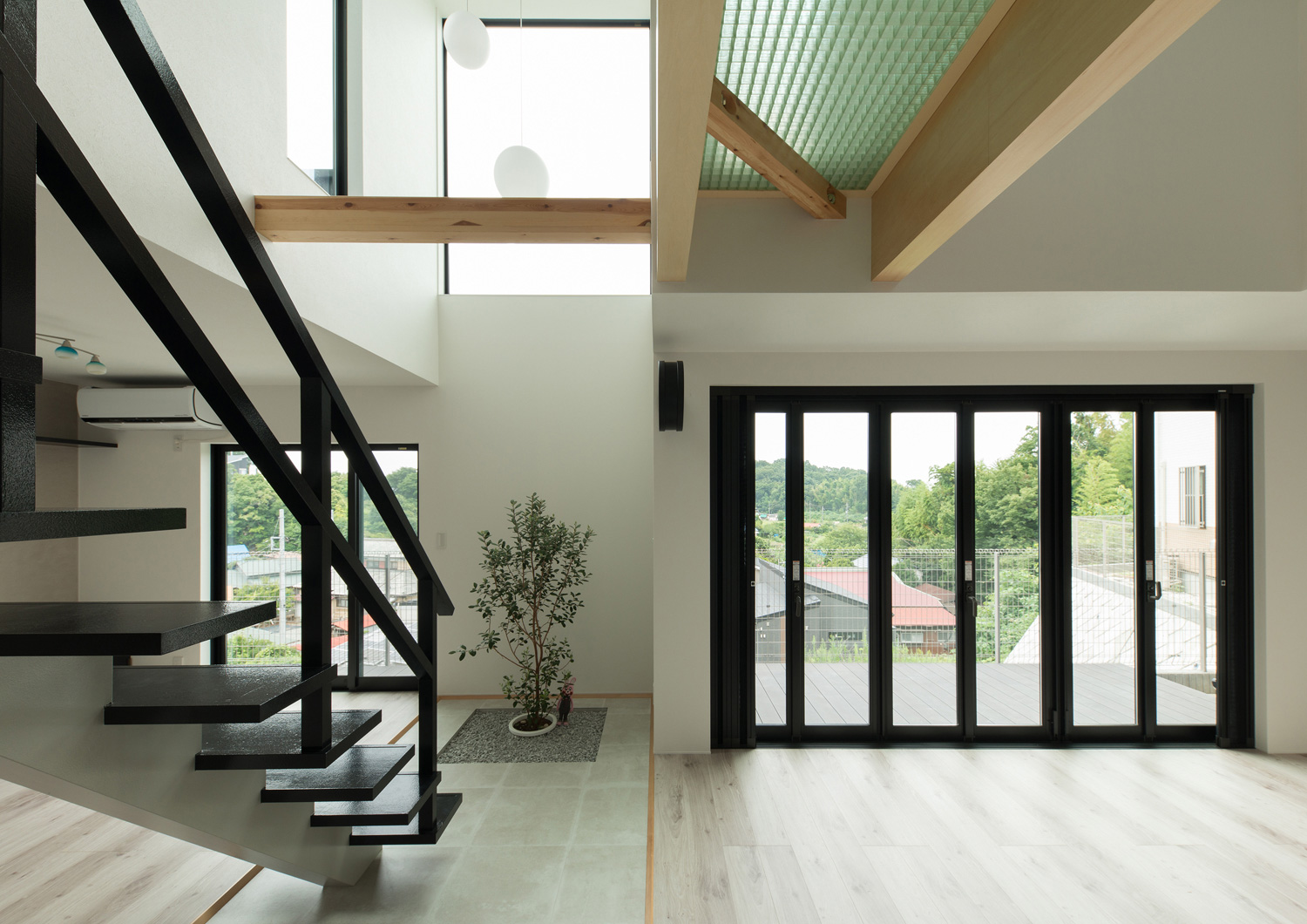 注文住宅・デザイン住宅建築実例_LDK 注文住宅・デザイン住宅建築実例_『CASE558 路地と桟(かけはし)の家』_LDK