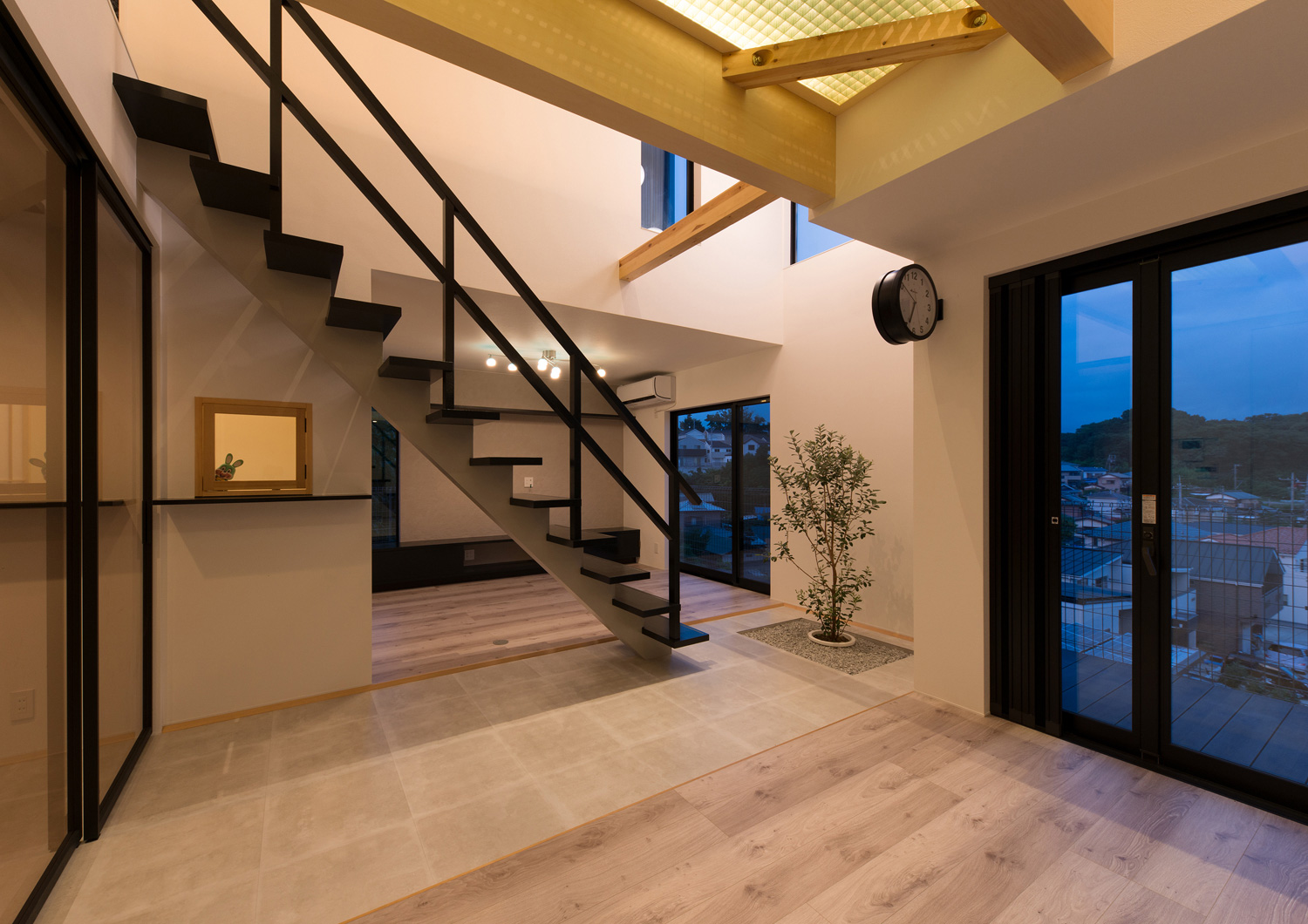 注文住宅・デザイン住宅建築実例_LDK 注文住宅・デザイン住宅建築実例_『CASE558 路地と桟(かけはし)の家』_LDK