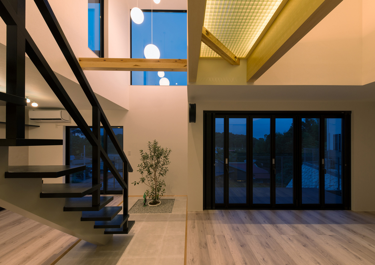 注文住宅・デザイン住宅建築実例_LDK 注文住宅・デザイン住宅建築実例_『CASE558 路地と桟(かけはし)の家』_LDK