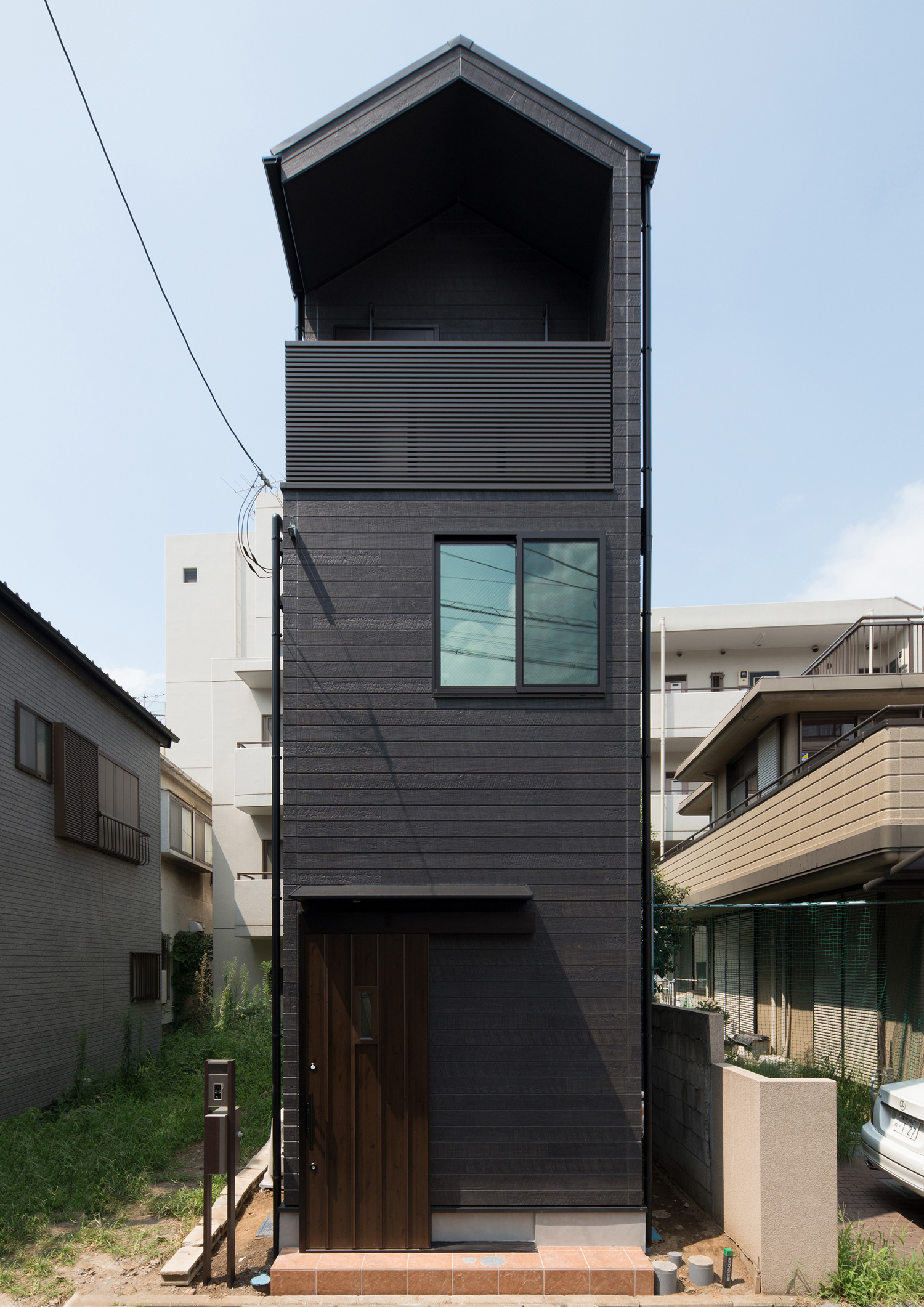 デザイン住宅建築実例_外観・注文住宅『CASE562 タテ長い家』の建築実例・施⼯例の写真・建物外観全体 注文住宅・デザイン住宅建築実例_『CASE562 タテ長い家』_外観