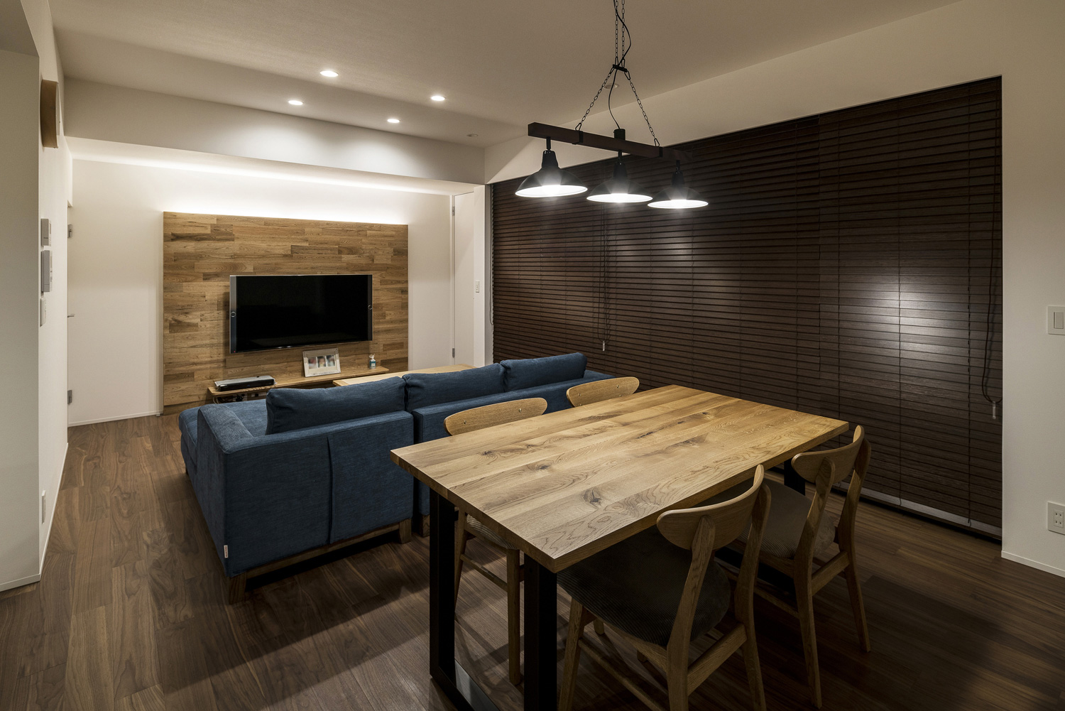 ダウンライトやペンダントライトを取り付けたナチュラルなLDK・デザイン住宅 注文住宅・デザイン住宅建築実例_『CASE563 pocket』_LDK