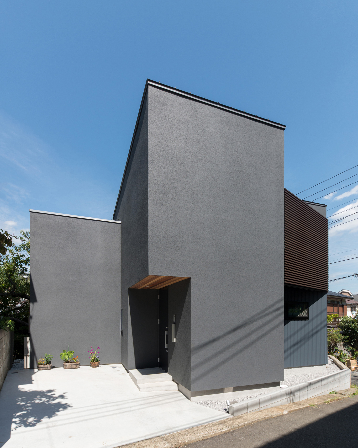 窓のないグレーのキューブ状のスタイリッシュな外観・デザイン住宅 注文住宅・デザイン住宅建築実例_『CASE564 高尾の家』_外観